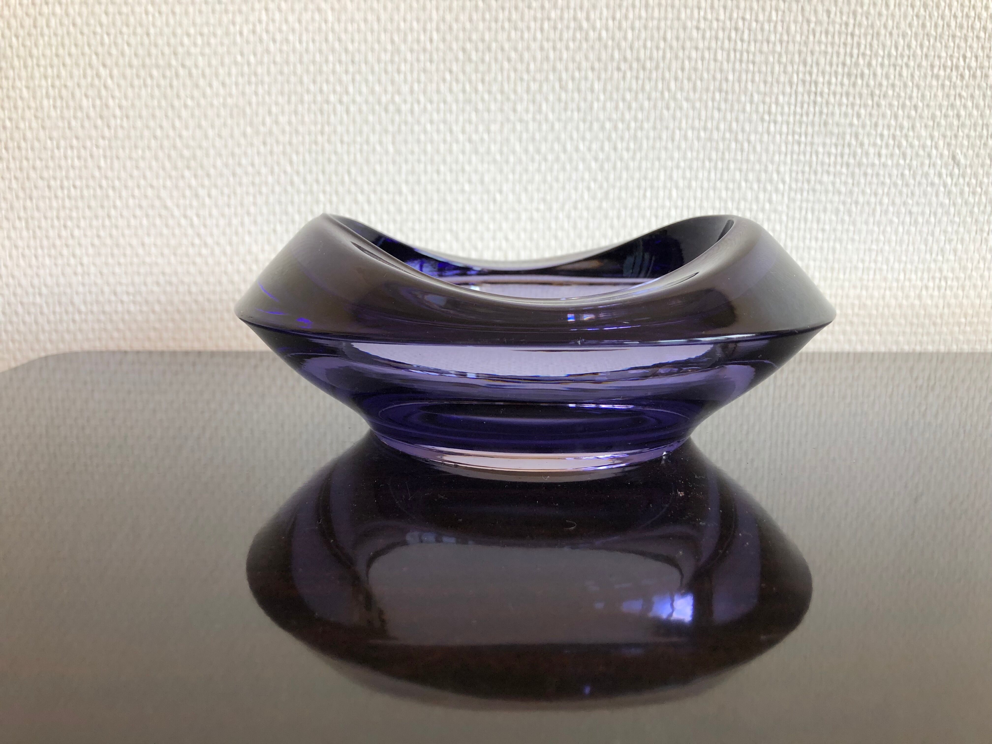 Empty-pocketed purple Murano glass