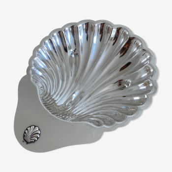 Silver metal cup form shell