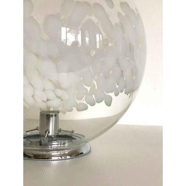 Contemporary scenographic murano white murano glass table lamp in 70's style