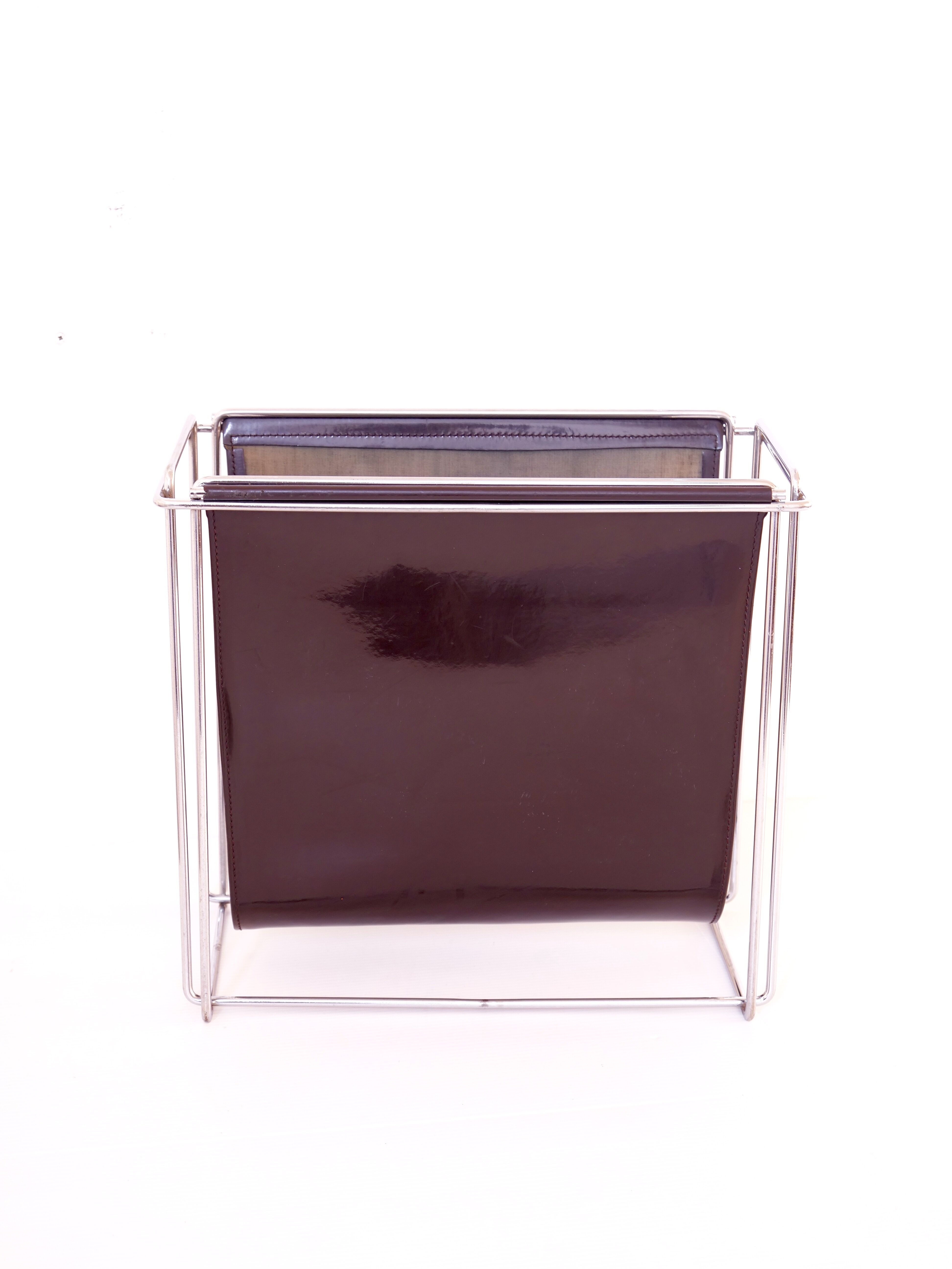 Magazine holder design Gerard Rignault, édité par Group SA
