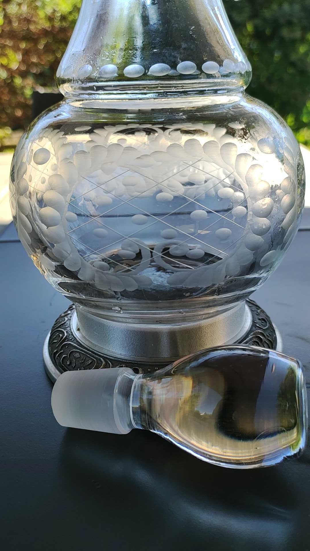 Refined carafe ball shape, pear neck. in finely engraved crystal
