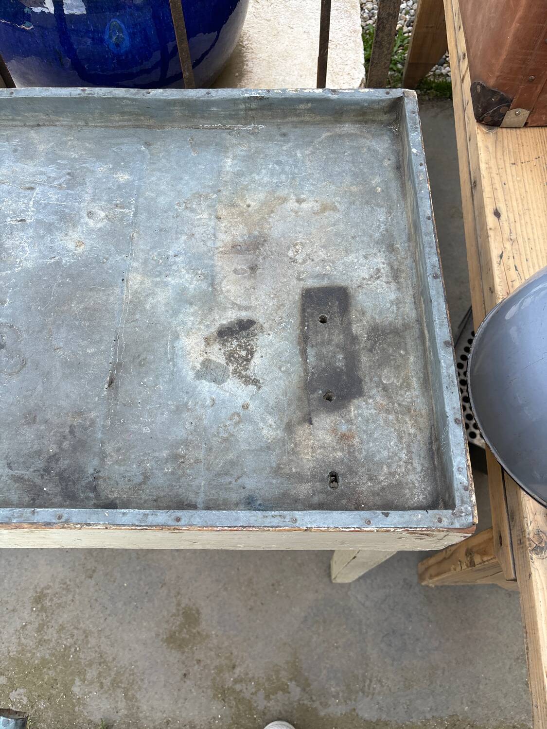 Zinc lifting table
