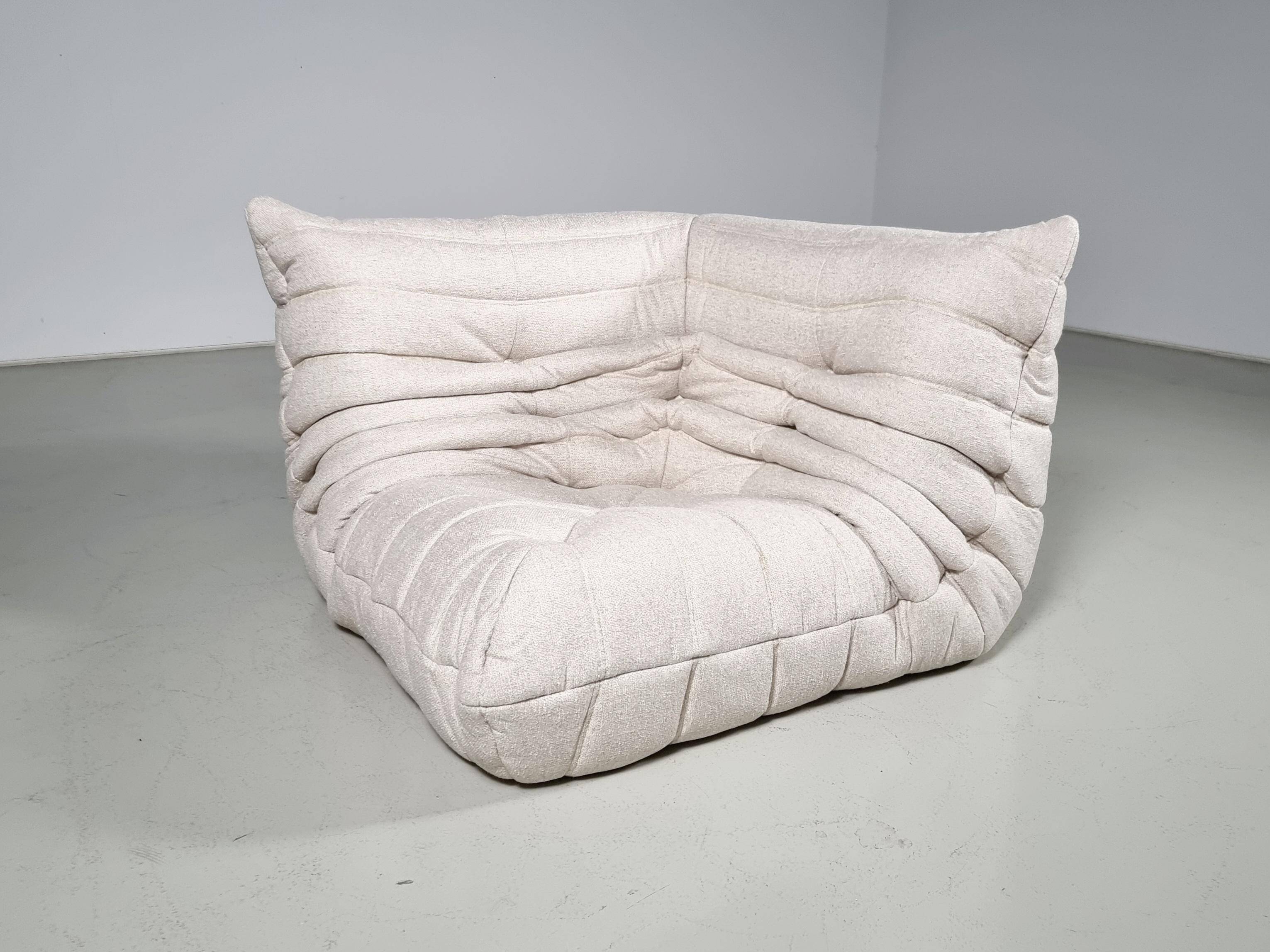 Fauteuil Togo en tissu crème par Michel Ducaroy pour Ligne Roset, circa 1970