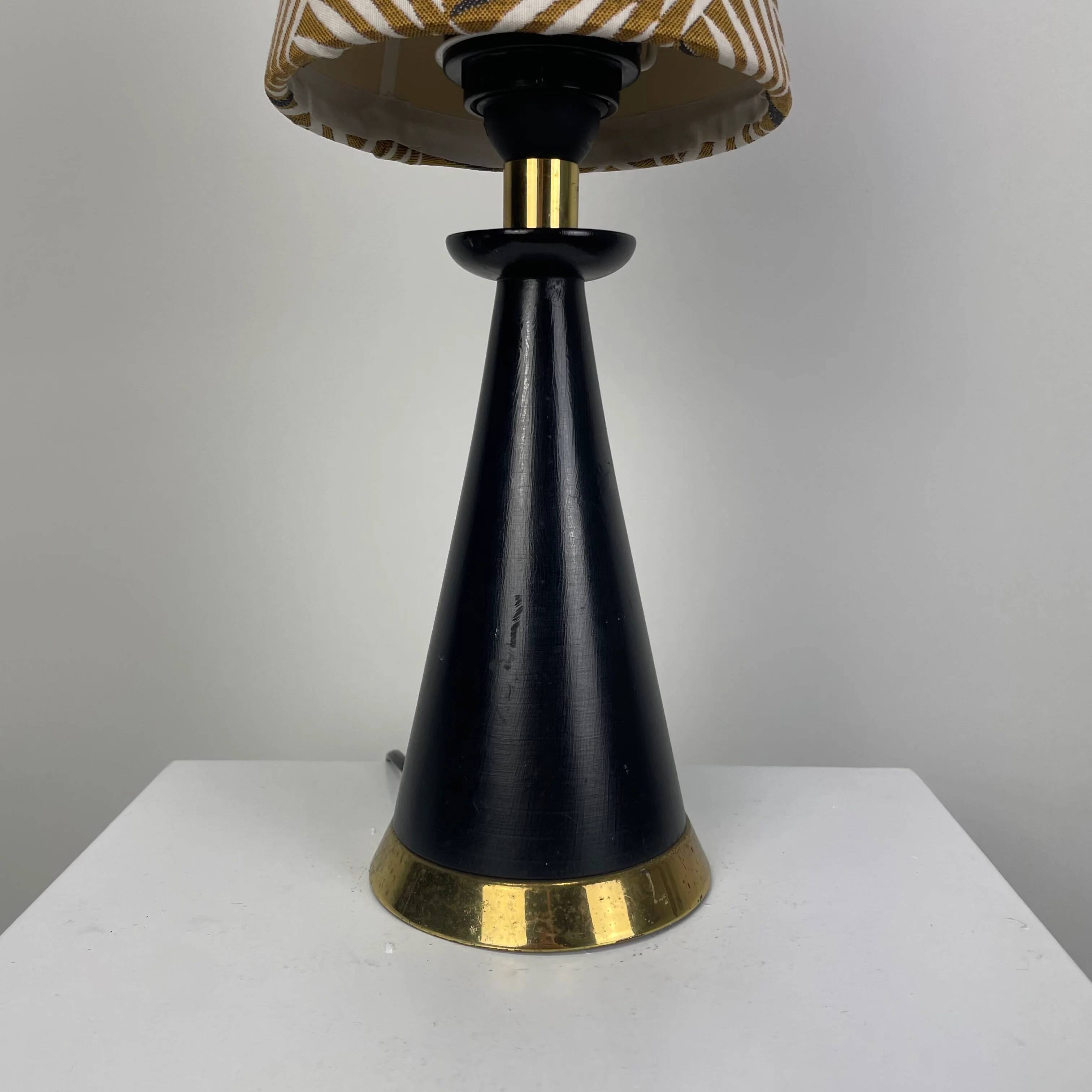 Conical table lamp in brass and wood, Italy 1960