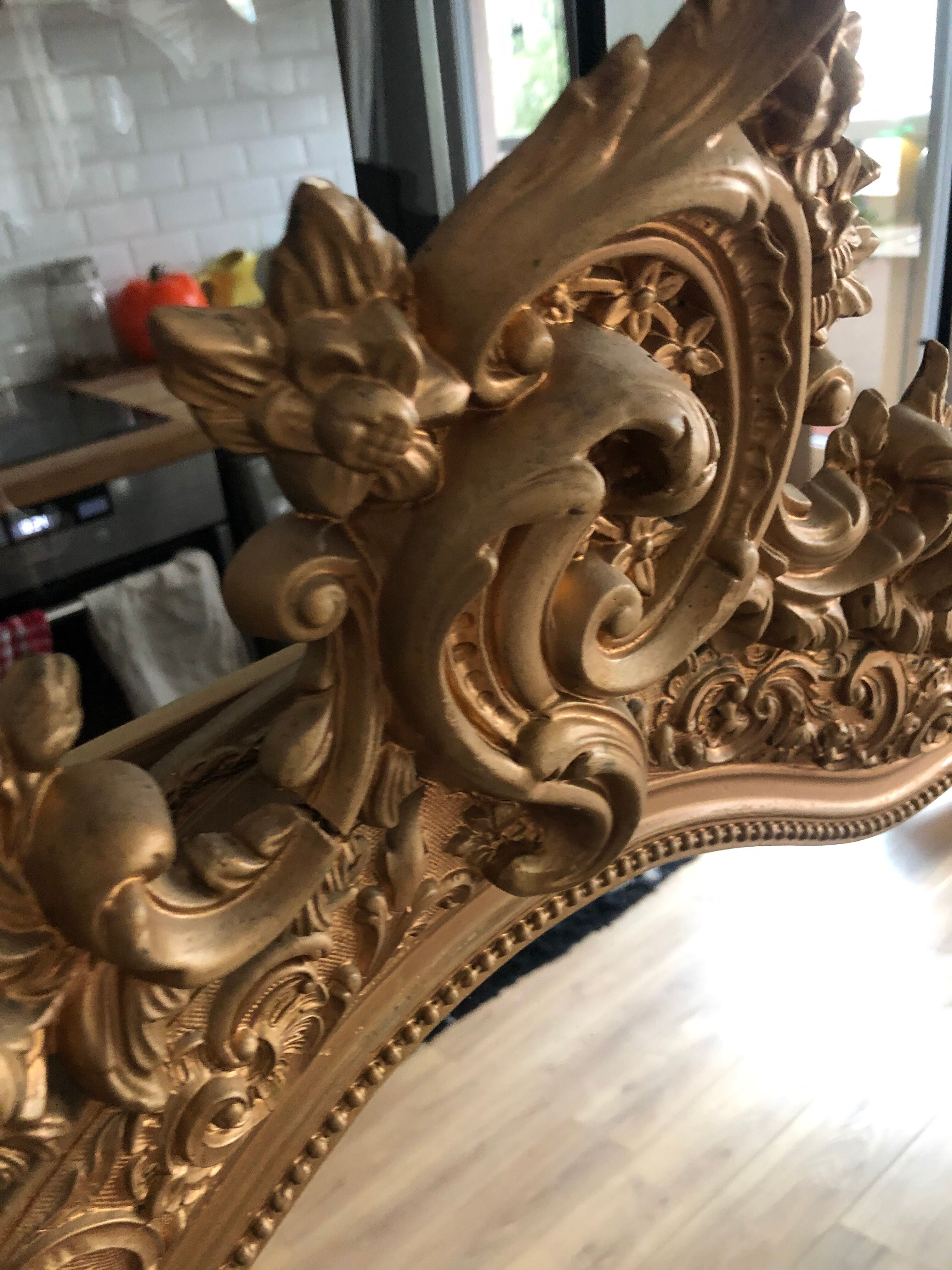 Gilded mirror with pediment XIXth century, 86x136