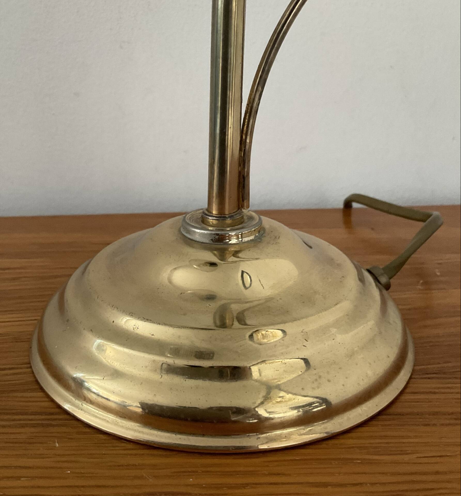 Vintage swan neck lamp in gilded metal and frosted glass