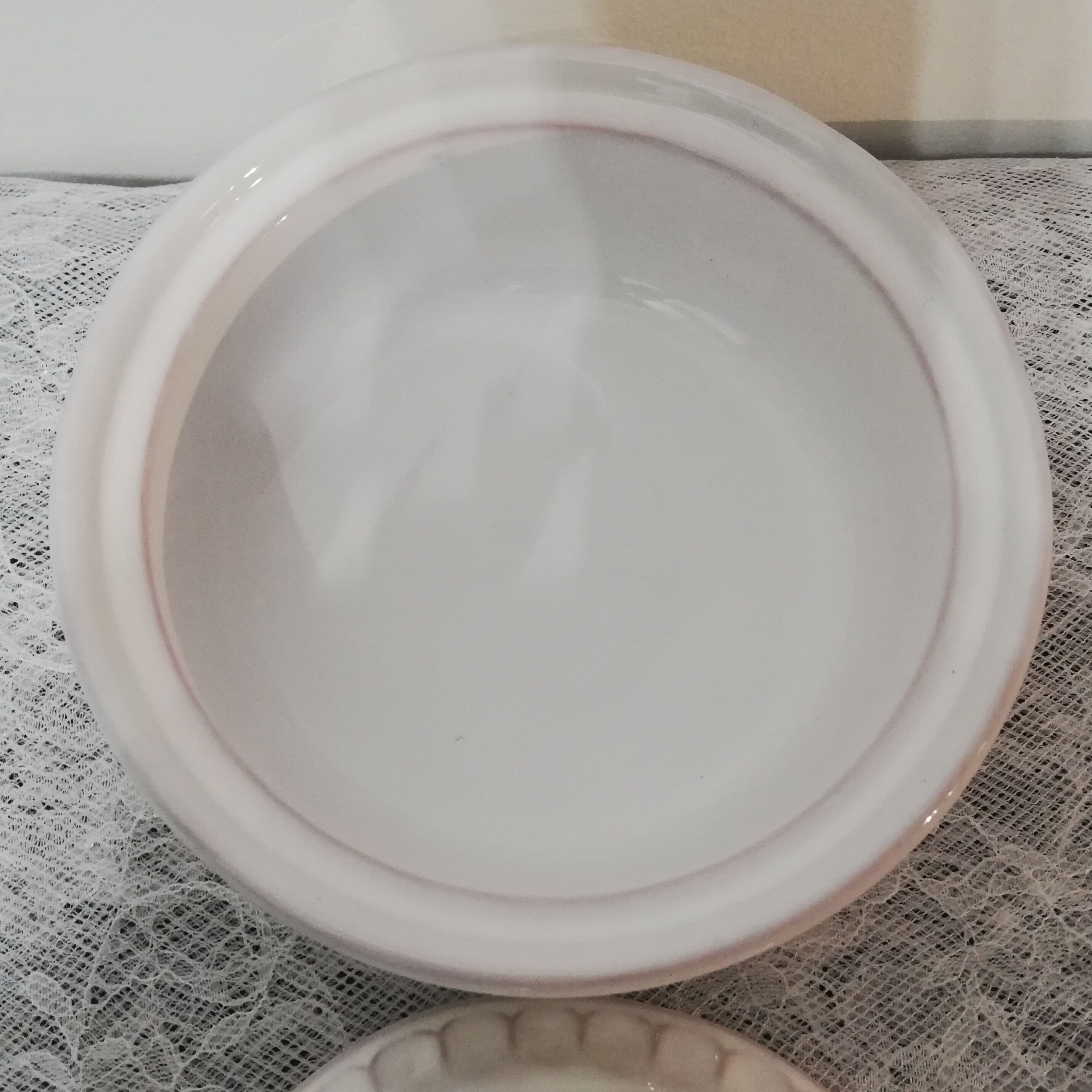 Bonbonnière in Moustiers earthenware