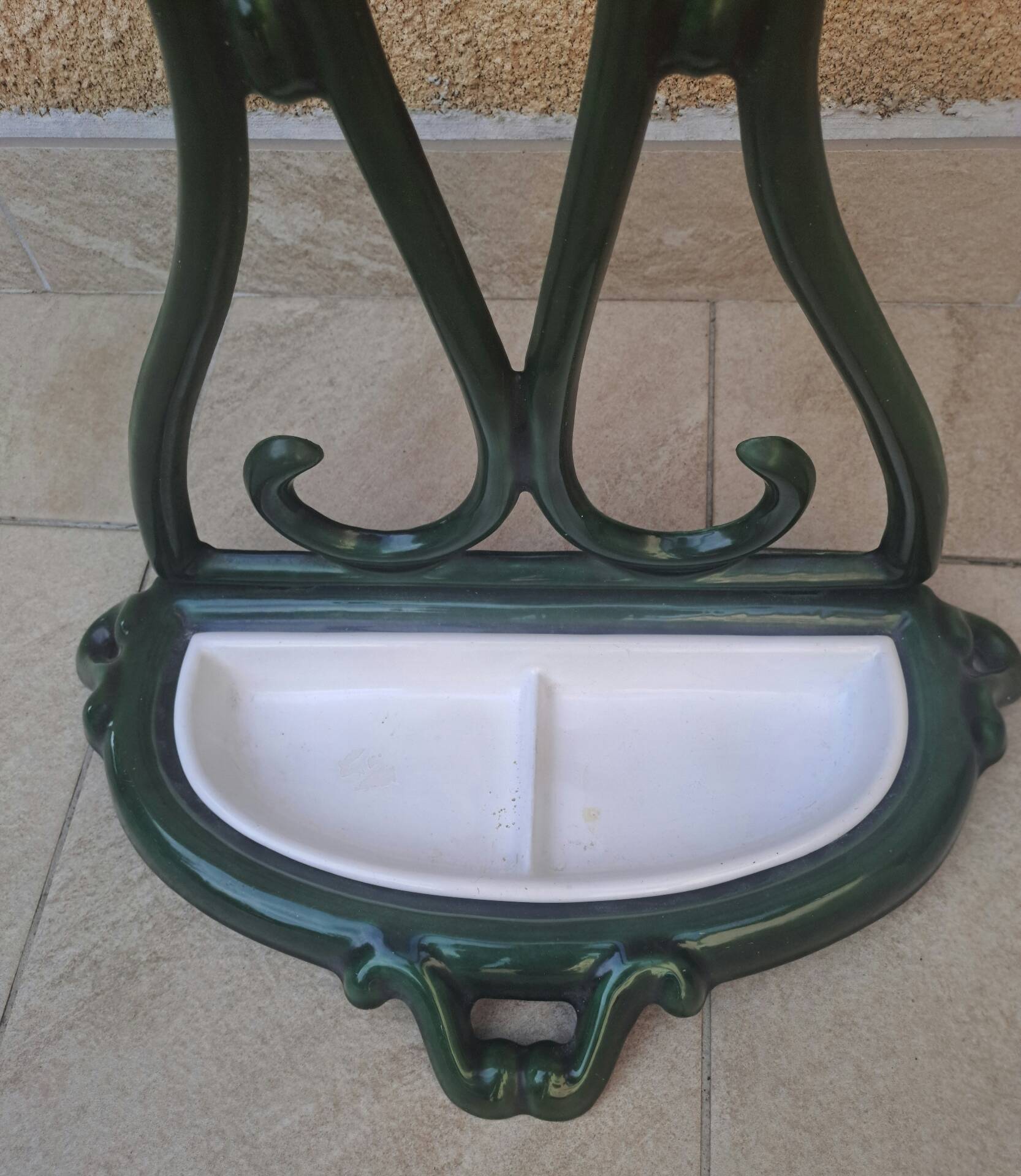 Enamelled cast iron umbrella stand