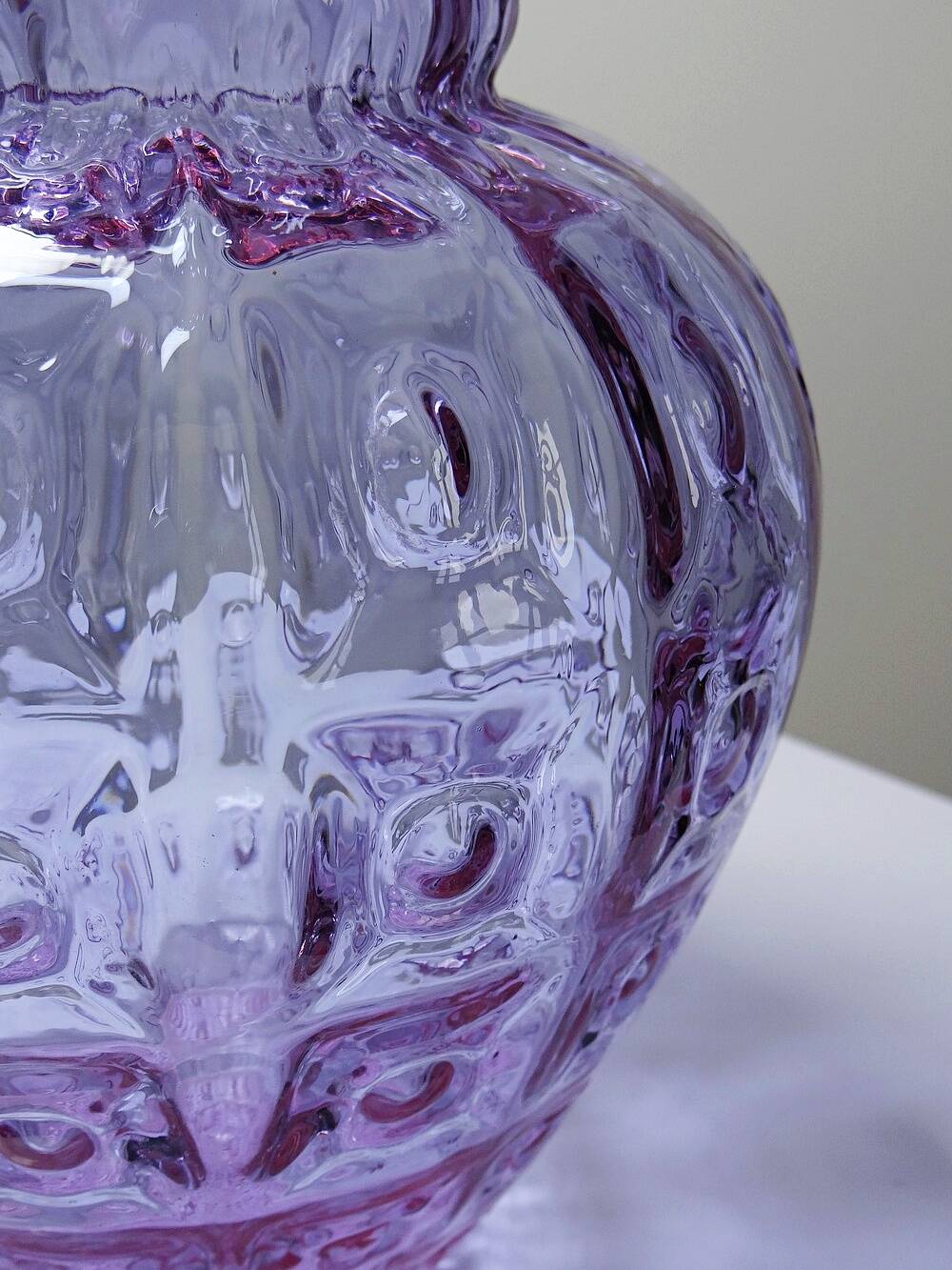 Empoli vase in Alexandrite glass, transitioning from blue to pink, large textured model from the years.