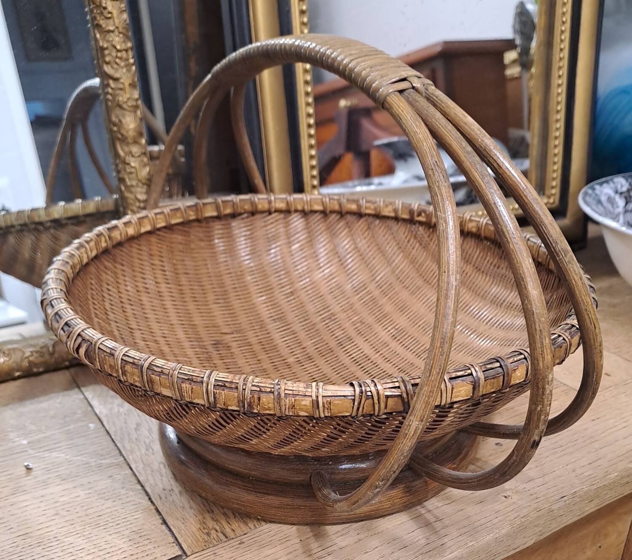 Corbeille ou panier en osier vintage