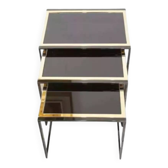 70s nesting side tables in black lacquered and gold-plated metal