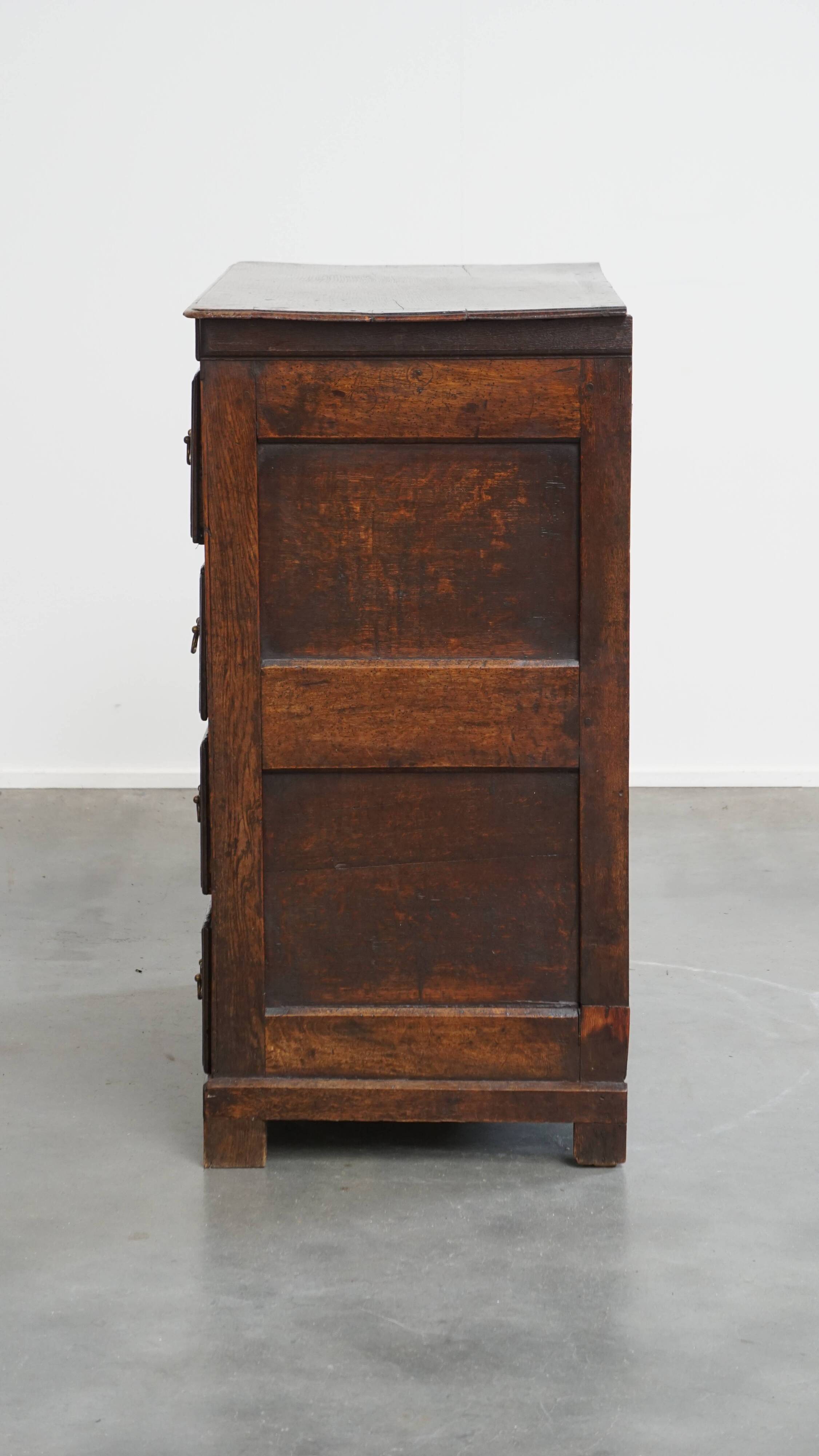 Antique English 18th Century Chest of Drawers with 5 Drawers