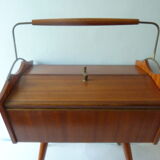 Worker in wood and metal of the 1960s