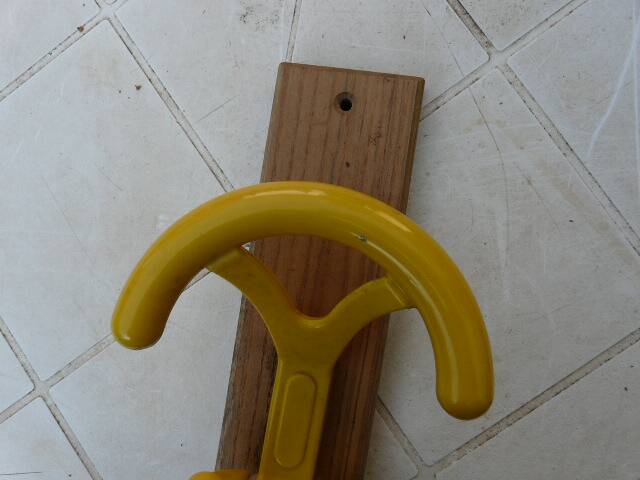 vintage yellow wall coat rack "Ghidini Italy"