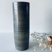 Vase tubulaire en céramique signé