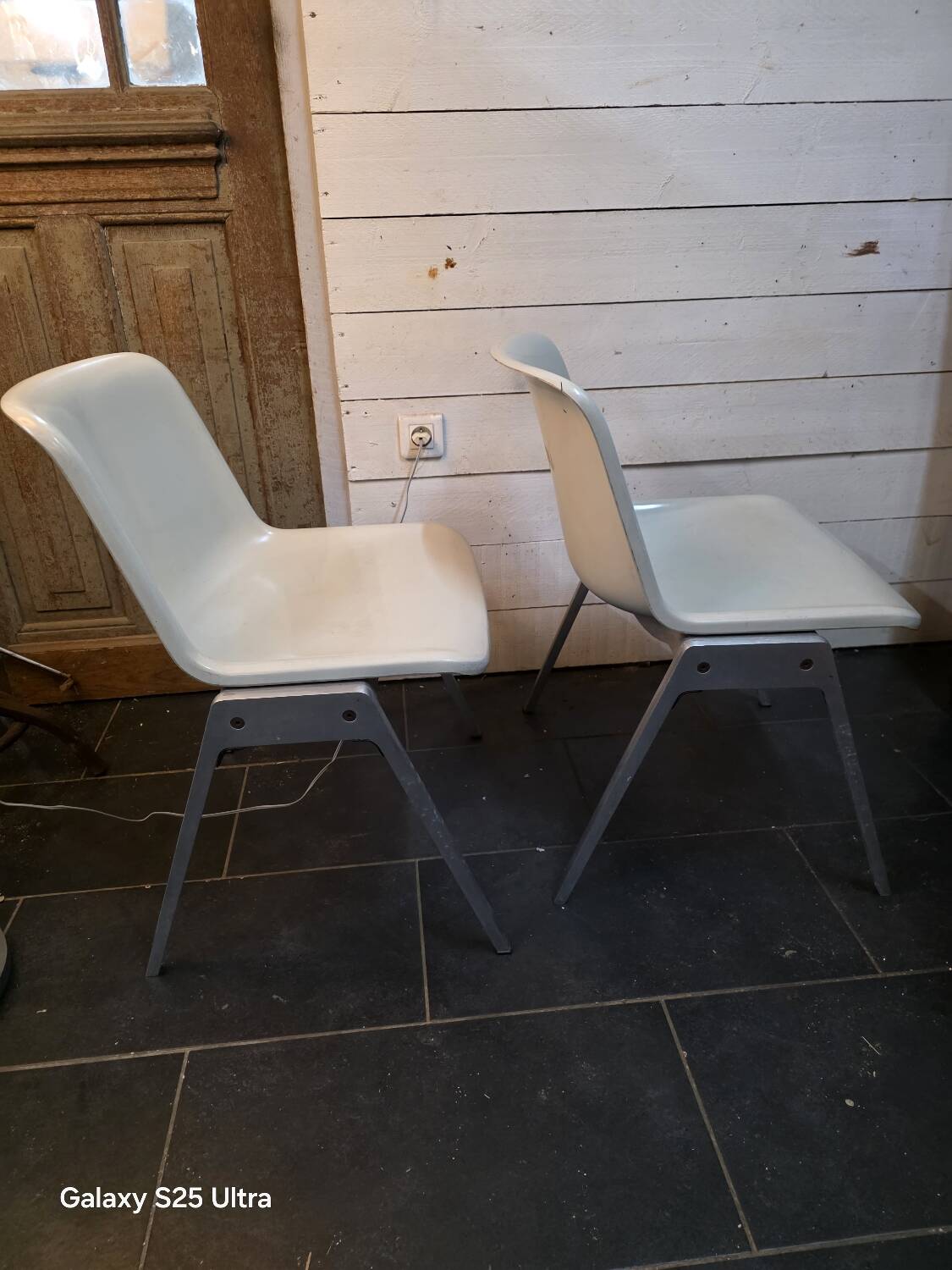 Pair of vintage Wilkhahn chairs, fibreglass shell, aluminium, 1970.