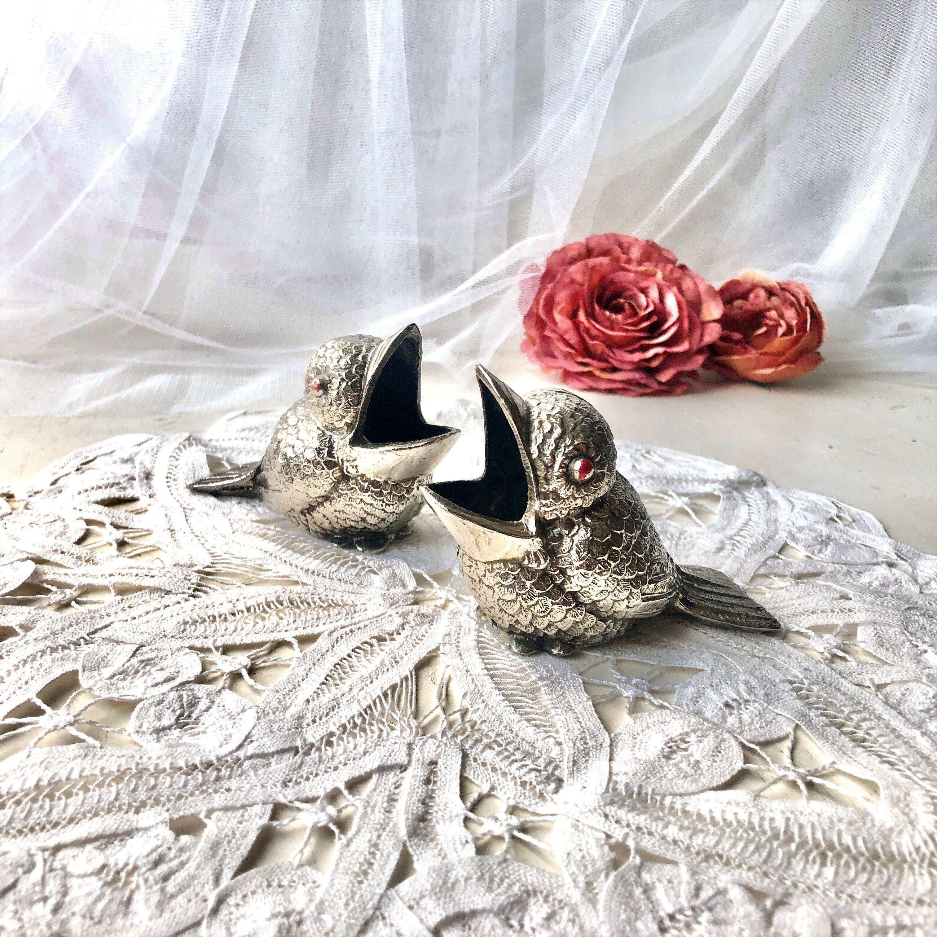 Figurine birds ashtray or pike holder