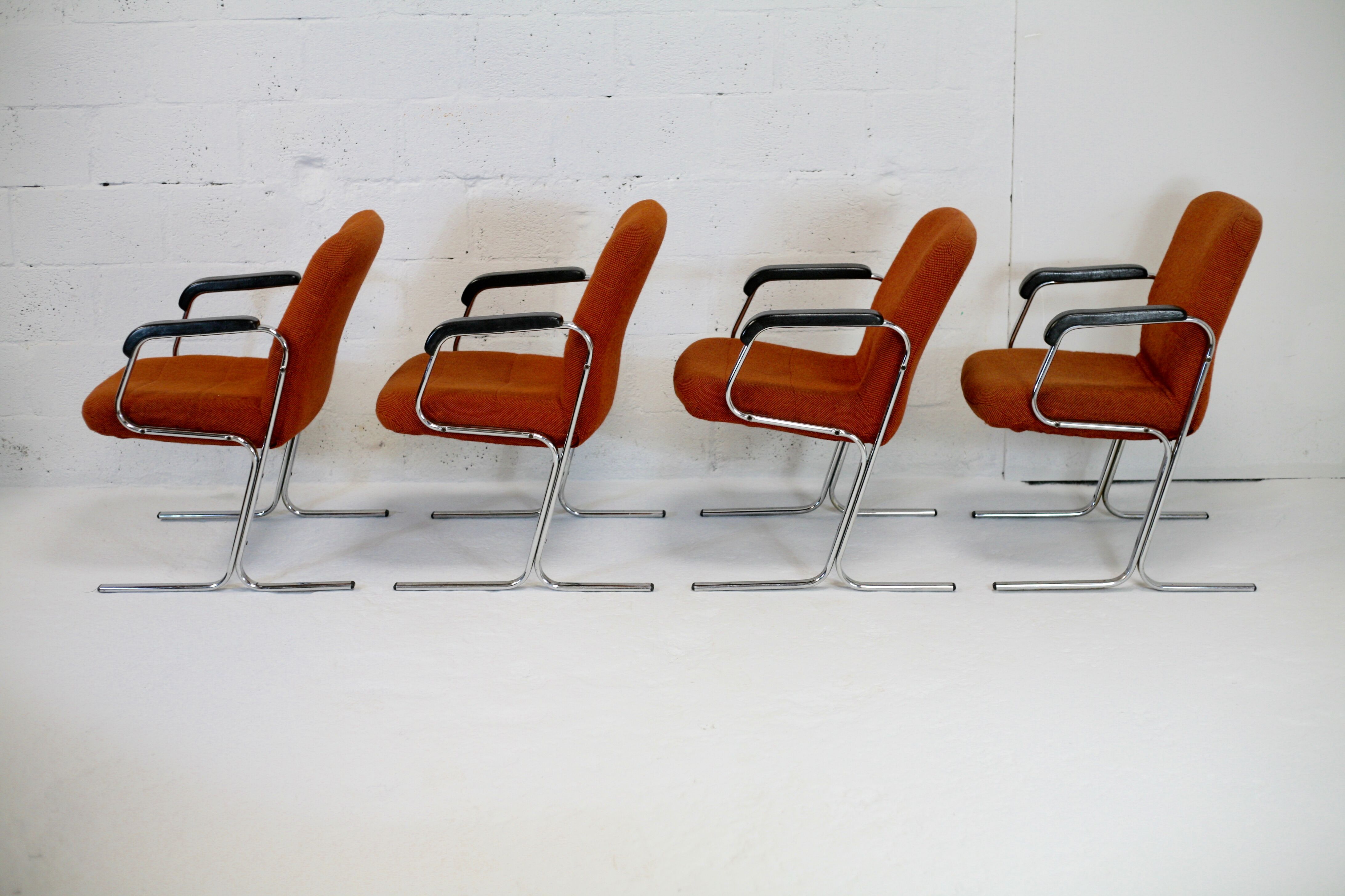 4 "space age" armchairs, chrome steel base