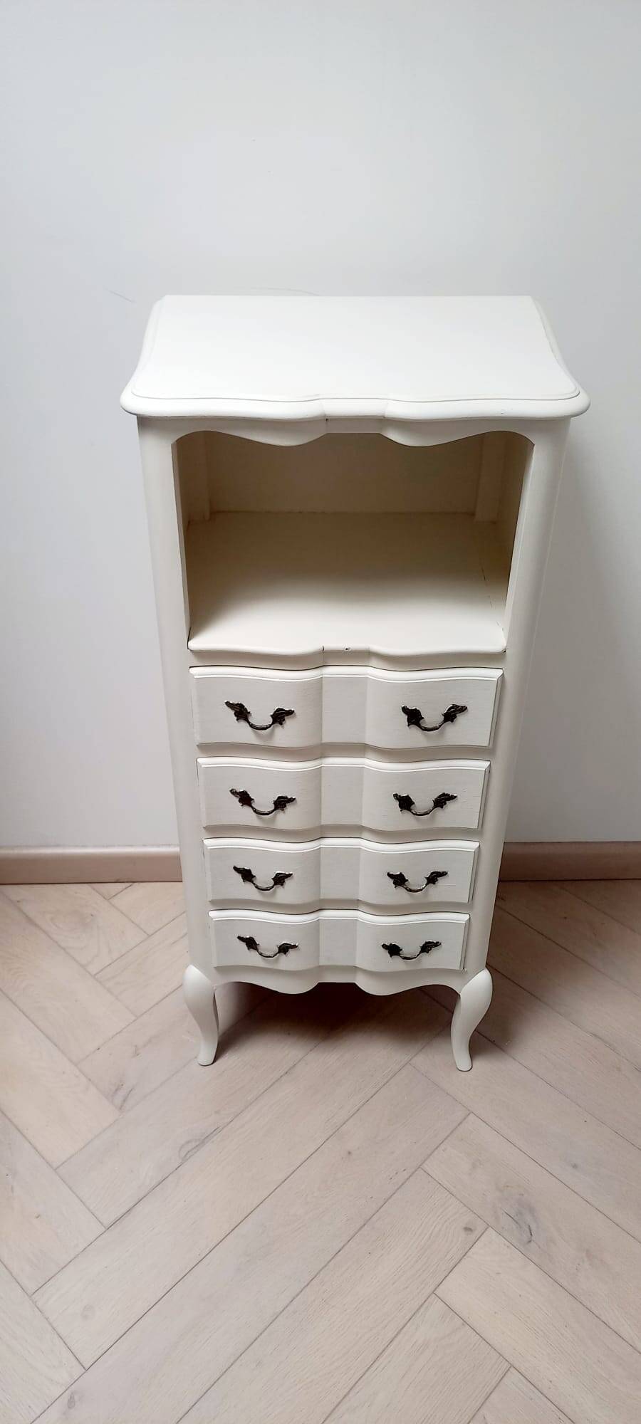 Antique chest of drawers