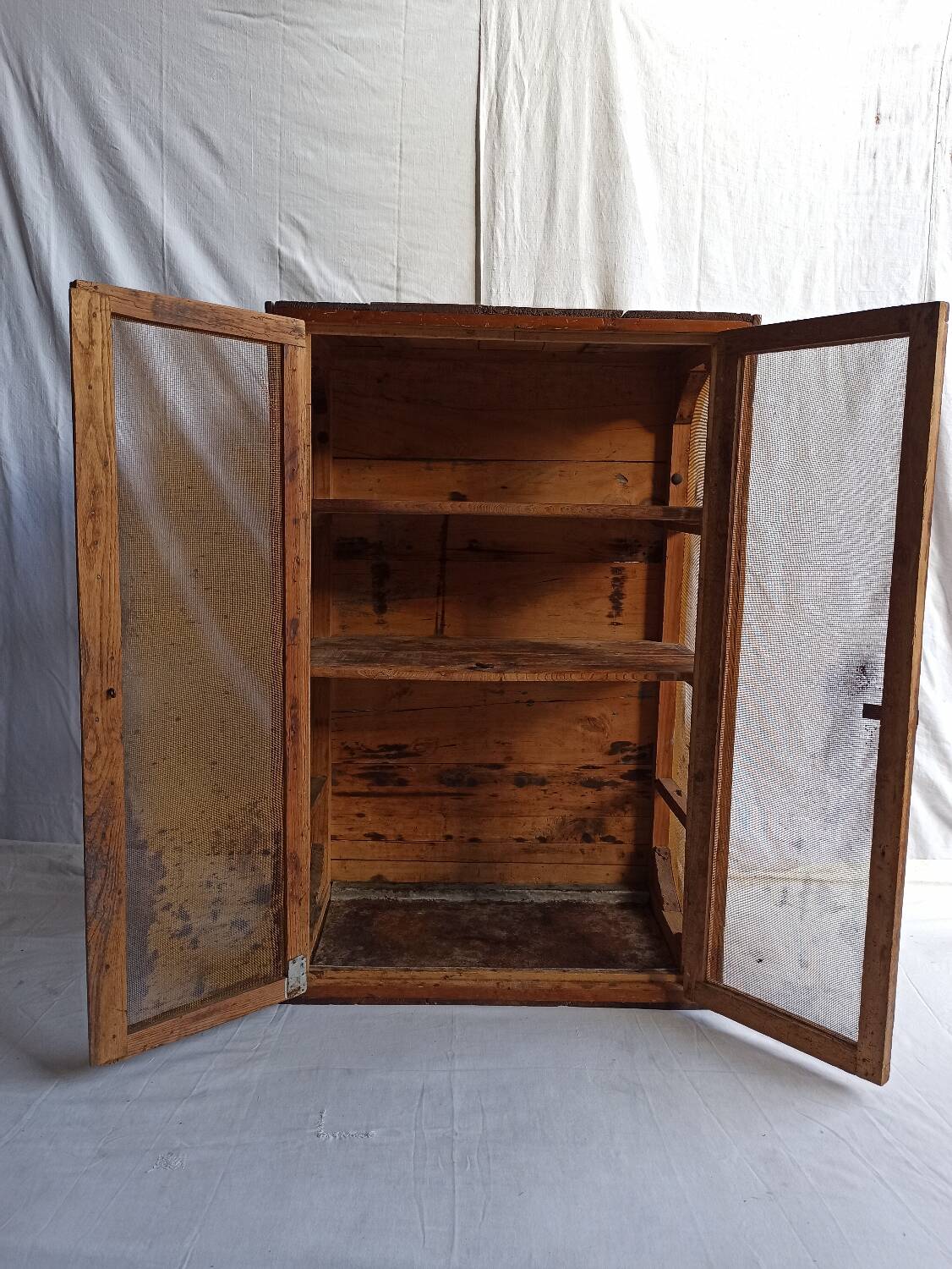 Large pantry 1m high