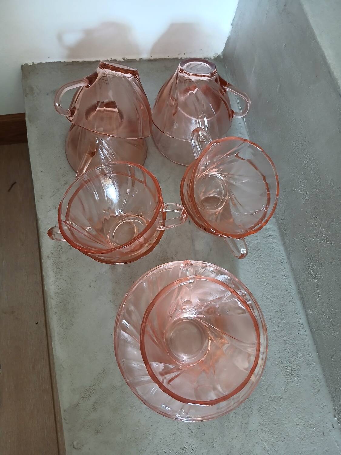 Set of 9 pink Vereco cups