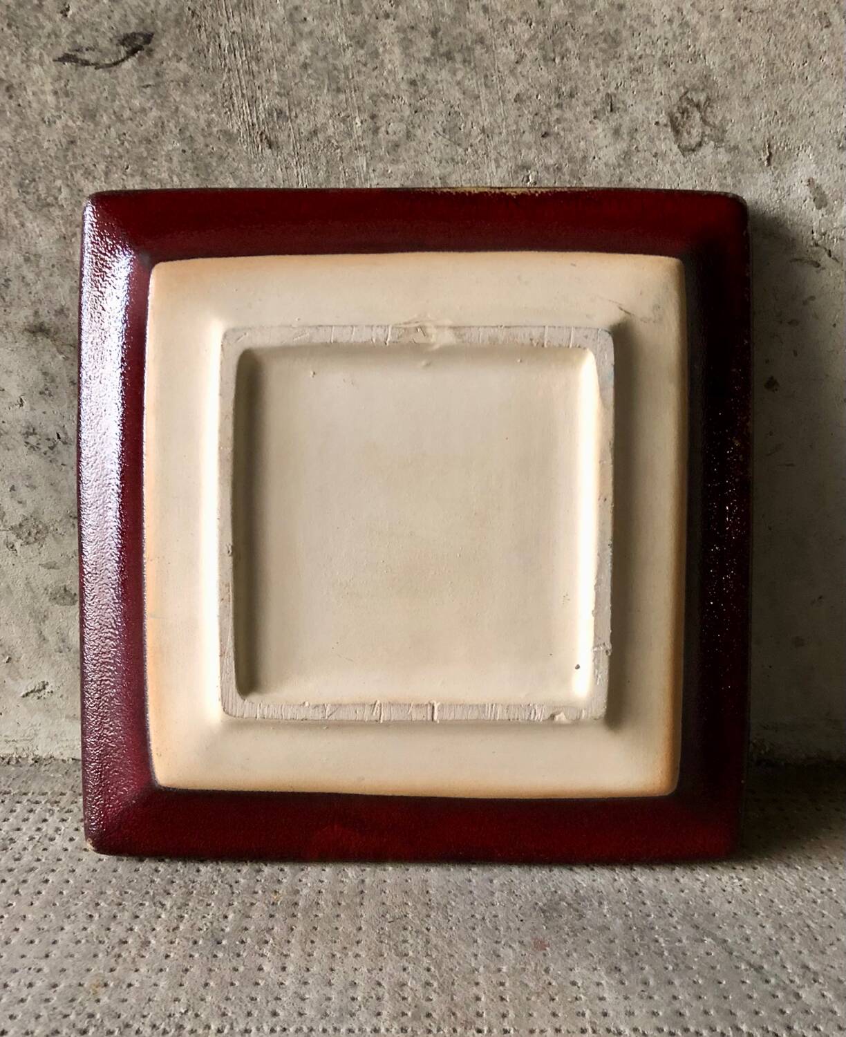 Cracked ceramic bowl or empty pocket