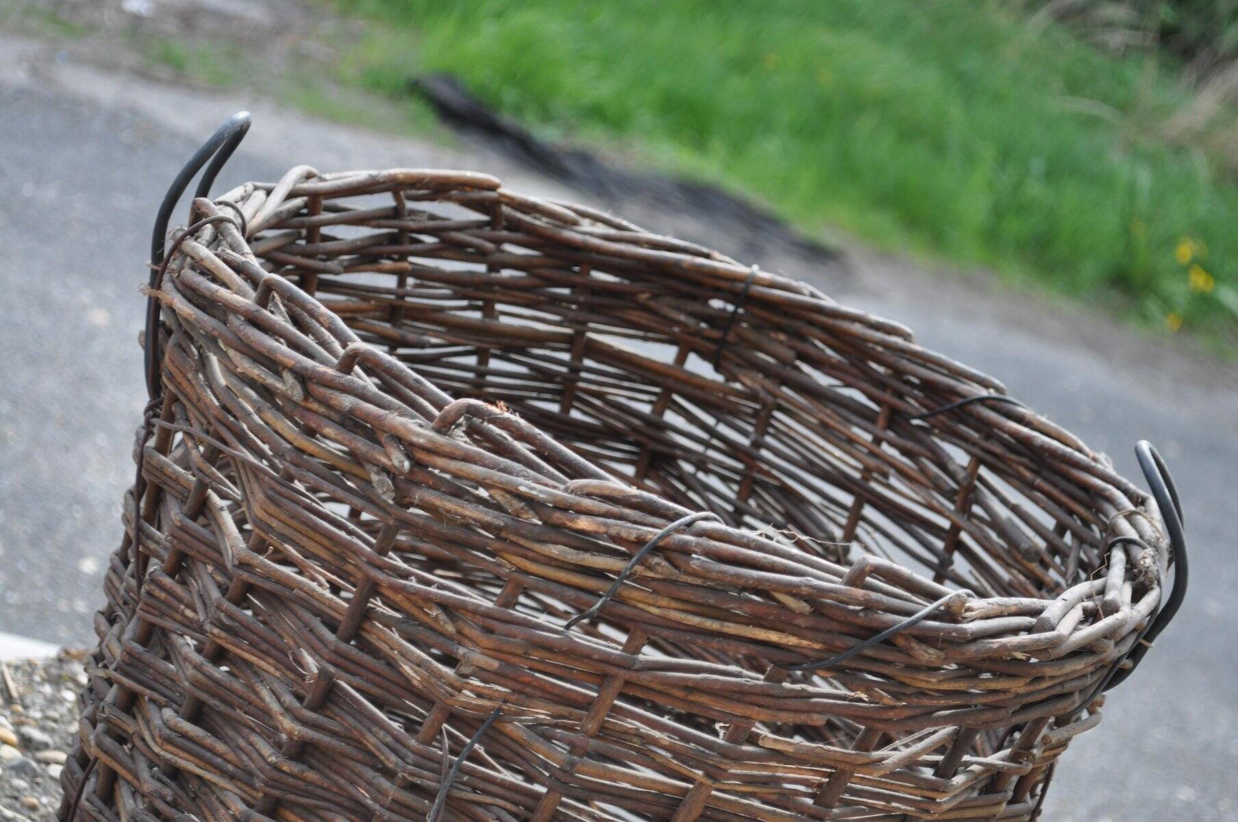 Brown woven vintage Hungarian wicker basket, reinforced edge and metal handles, 1940s.