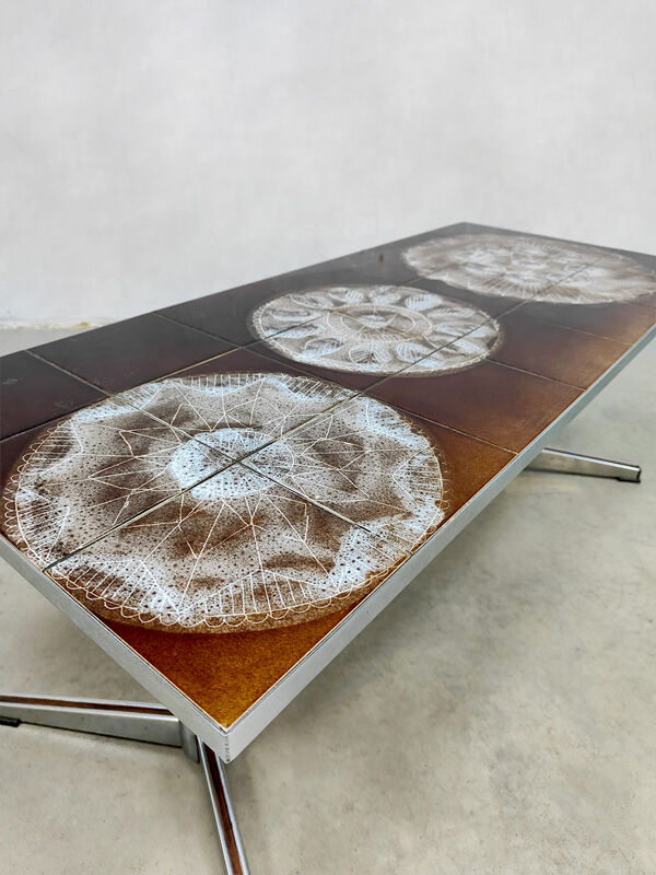 Table basse carrelage et chrome 'sixties vibes'