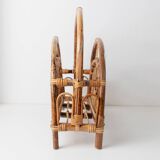 Vintage bamboo magazine rack in bois wood finish, rotin-et-osier-inspired, mid-century Italian design, 1970s