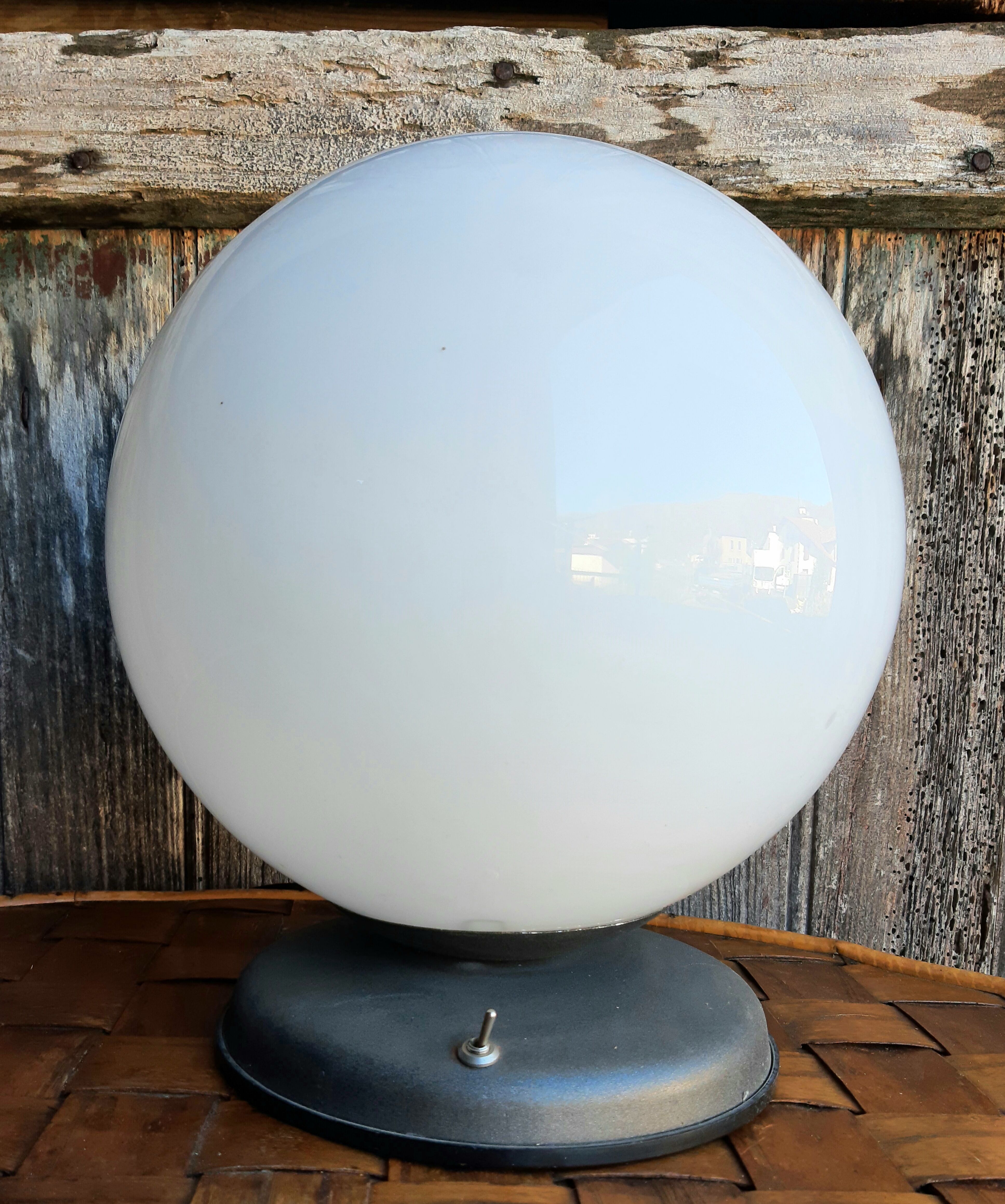 Globe lamp
