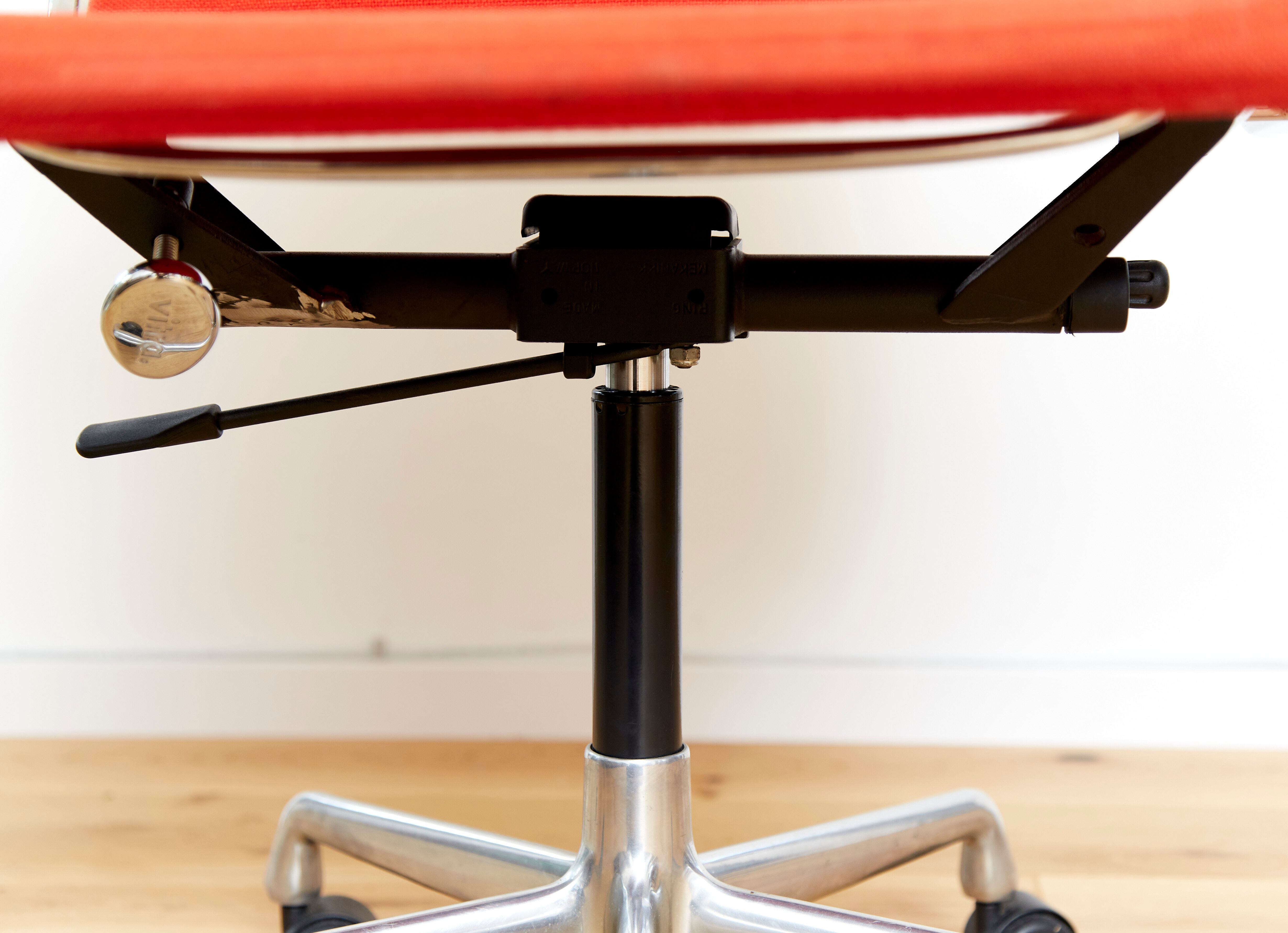 Charles & Ray Eames Bürostuhl office chair EA 117 for Vitra