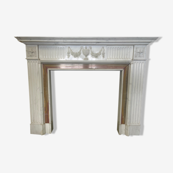 Louis XVI style mantel in white Carrara marble.