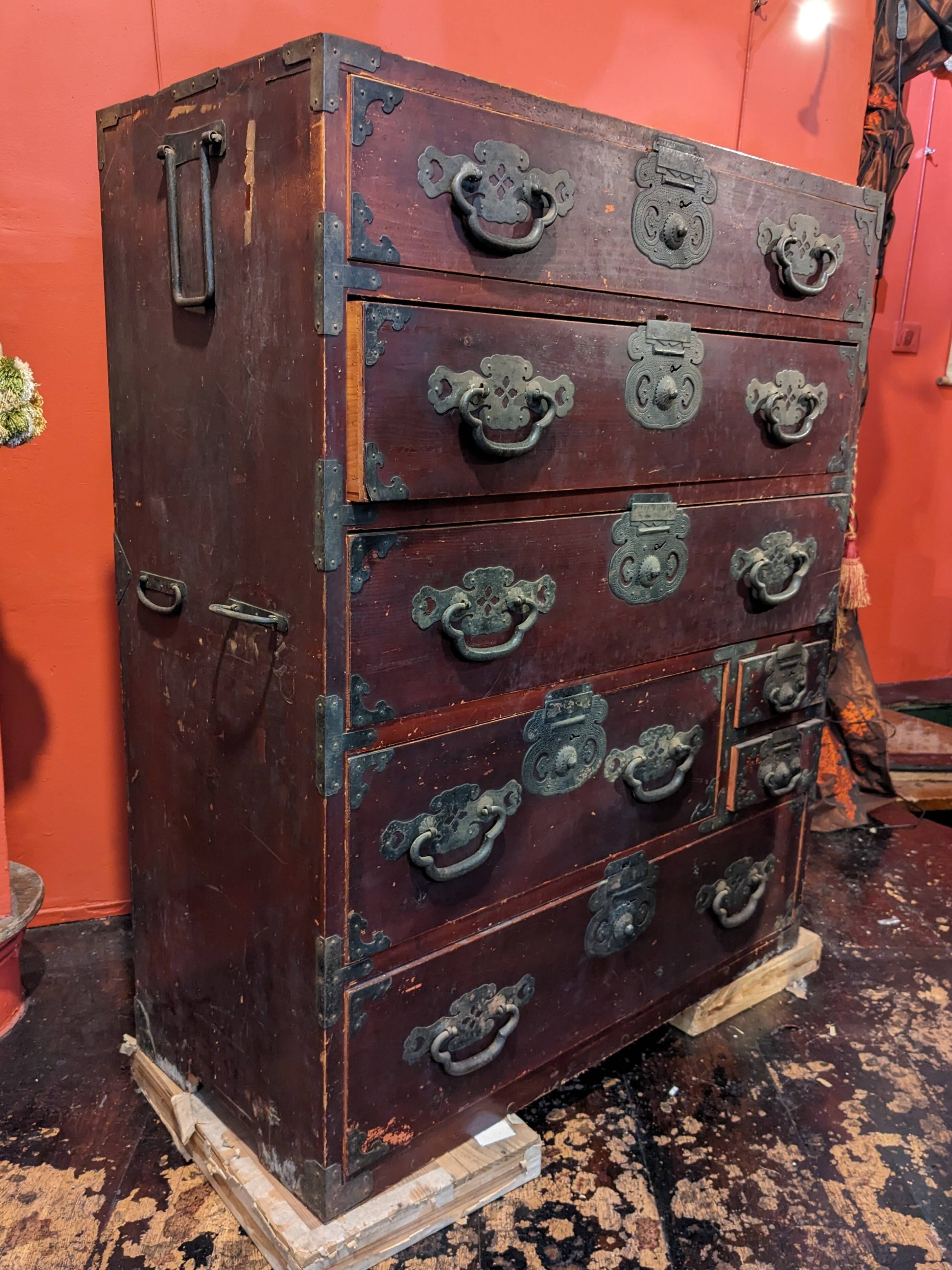 Commode japonaise (tansu) Japon, période Meiji circa 1860 -1900