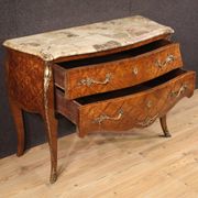 Commode française marquetée de style Louis XV du XXe siècle