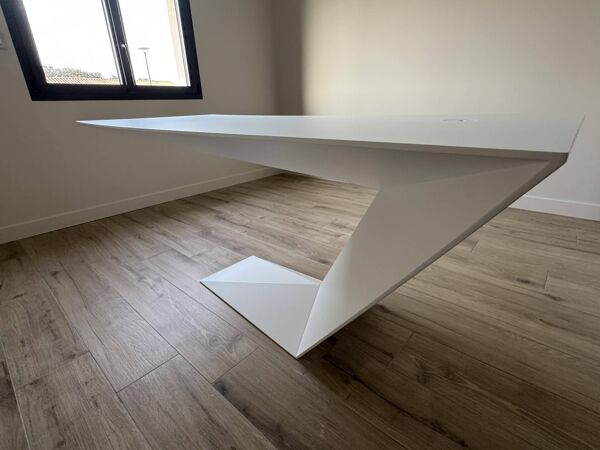 Bureau en laque blanche modèle Furtif par Daniel Rode pour Roche Bobois