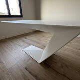 White lacquered desk model Furtif by Daniel Rode for Roche Bobois