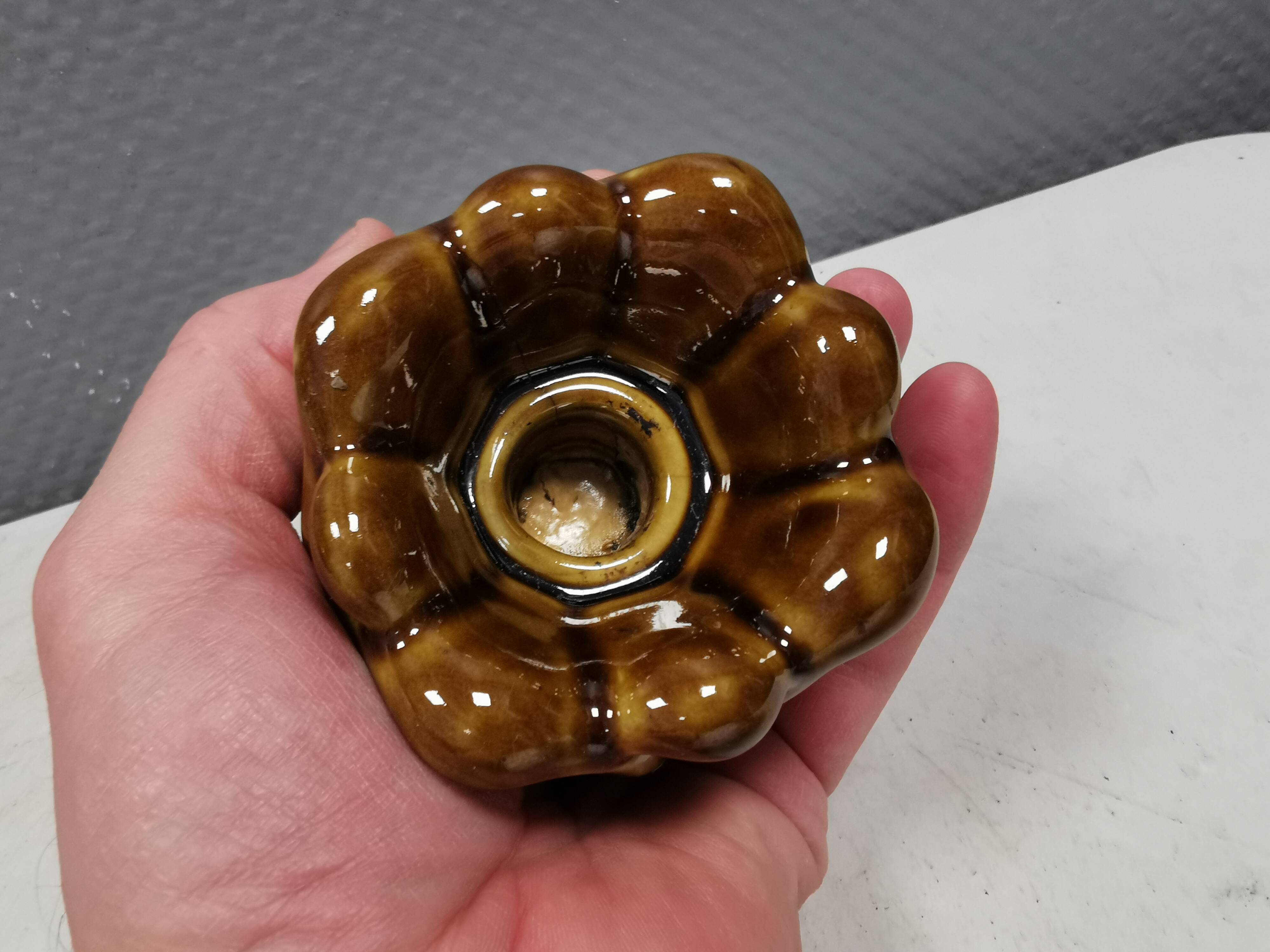 Bougeoir en glaçure dorée par le céramiste danois Michael Andersen