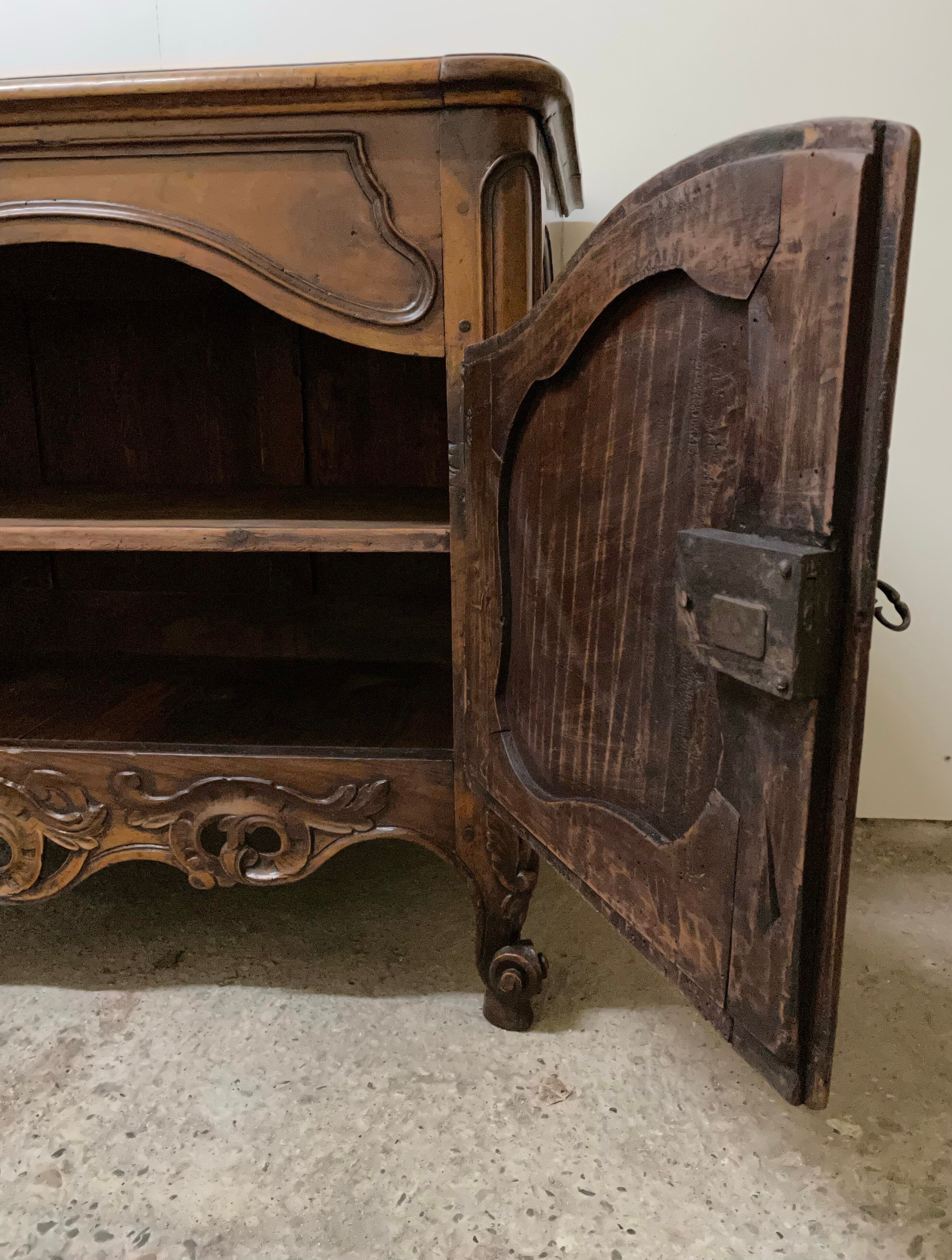 Provencal credenza in walnut eighteenth century