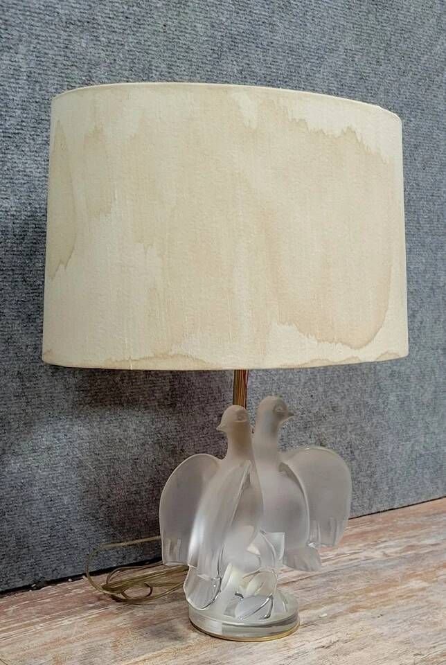 LALIQUE France Ariane 1970': Table lamp in satin-finished pressed molded glass