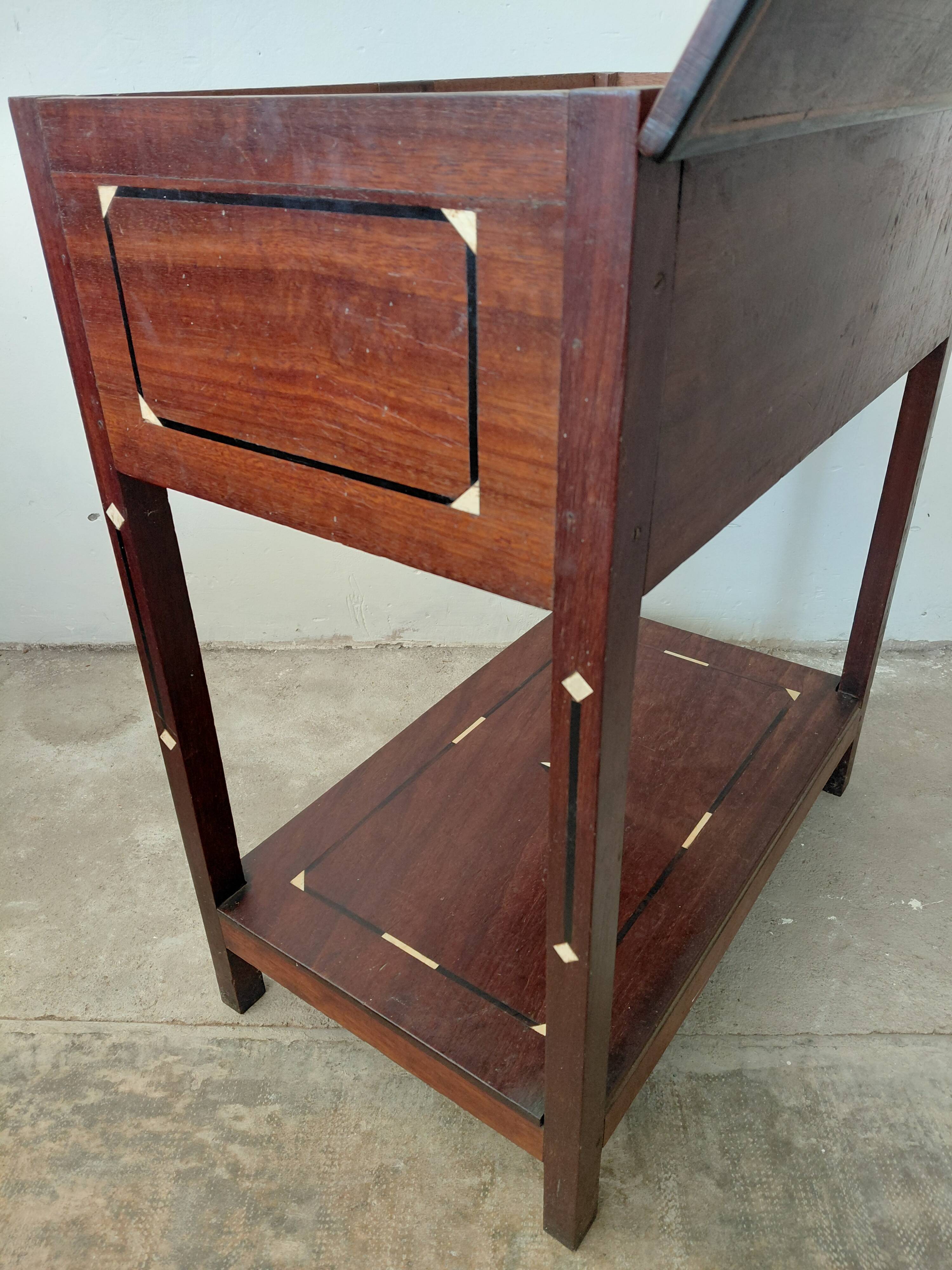 Small oriental piece of furniture