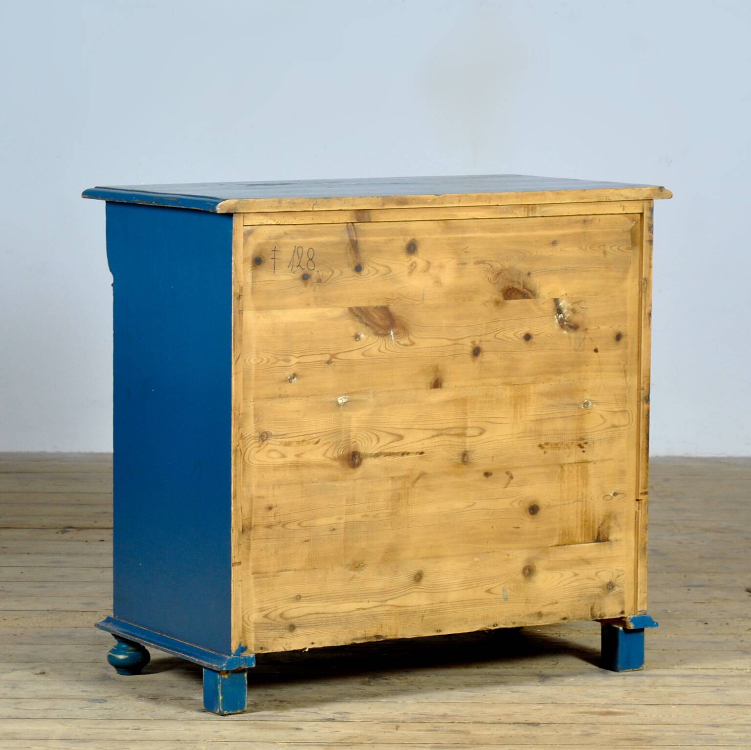 Pine chest of drawers, circa 1925