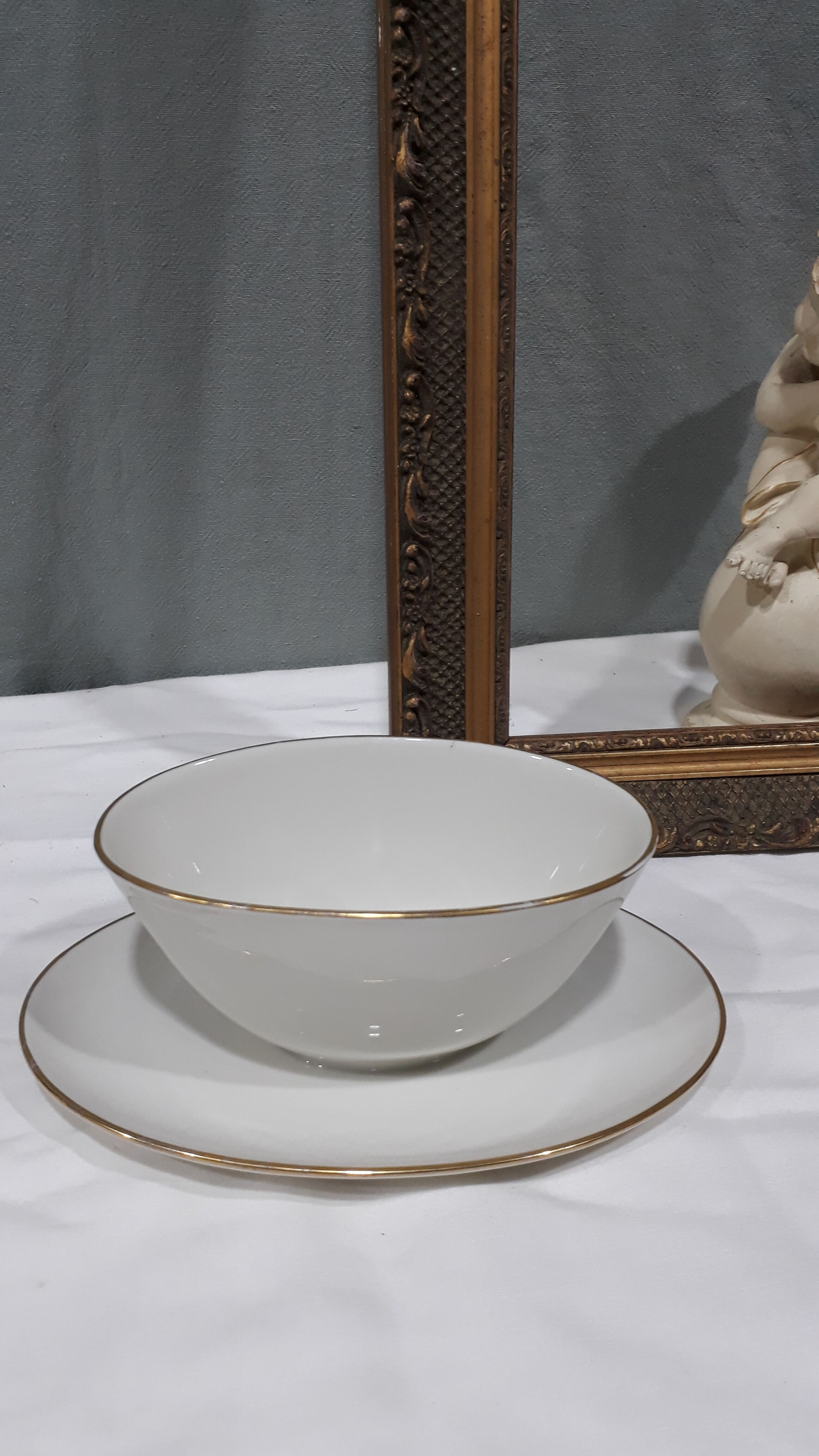 Fürstenberg cream porcelain saucière with golden edging