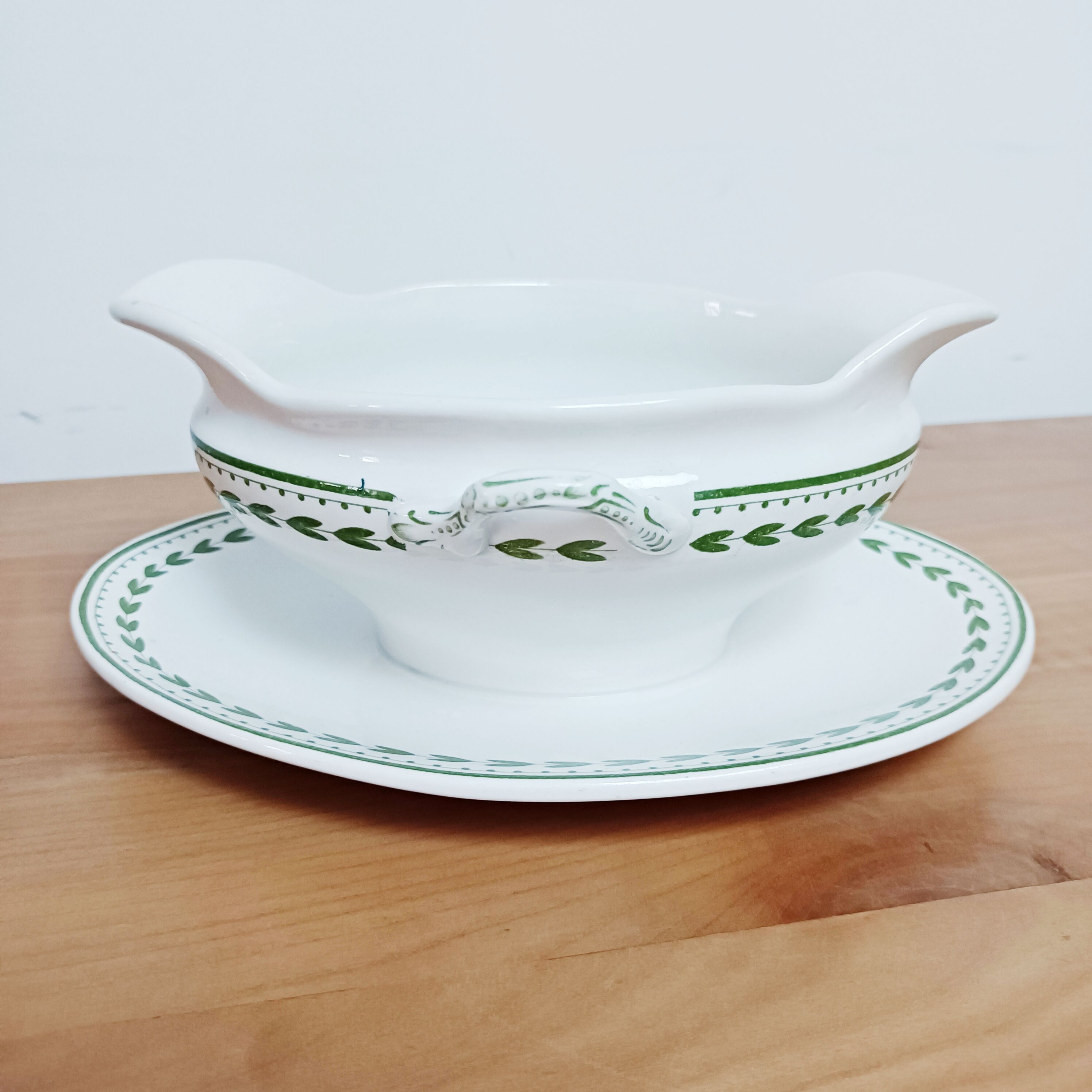 Old iron clay sauce boat BFK Boch La Louvière Laurier