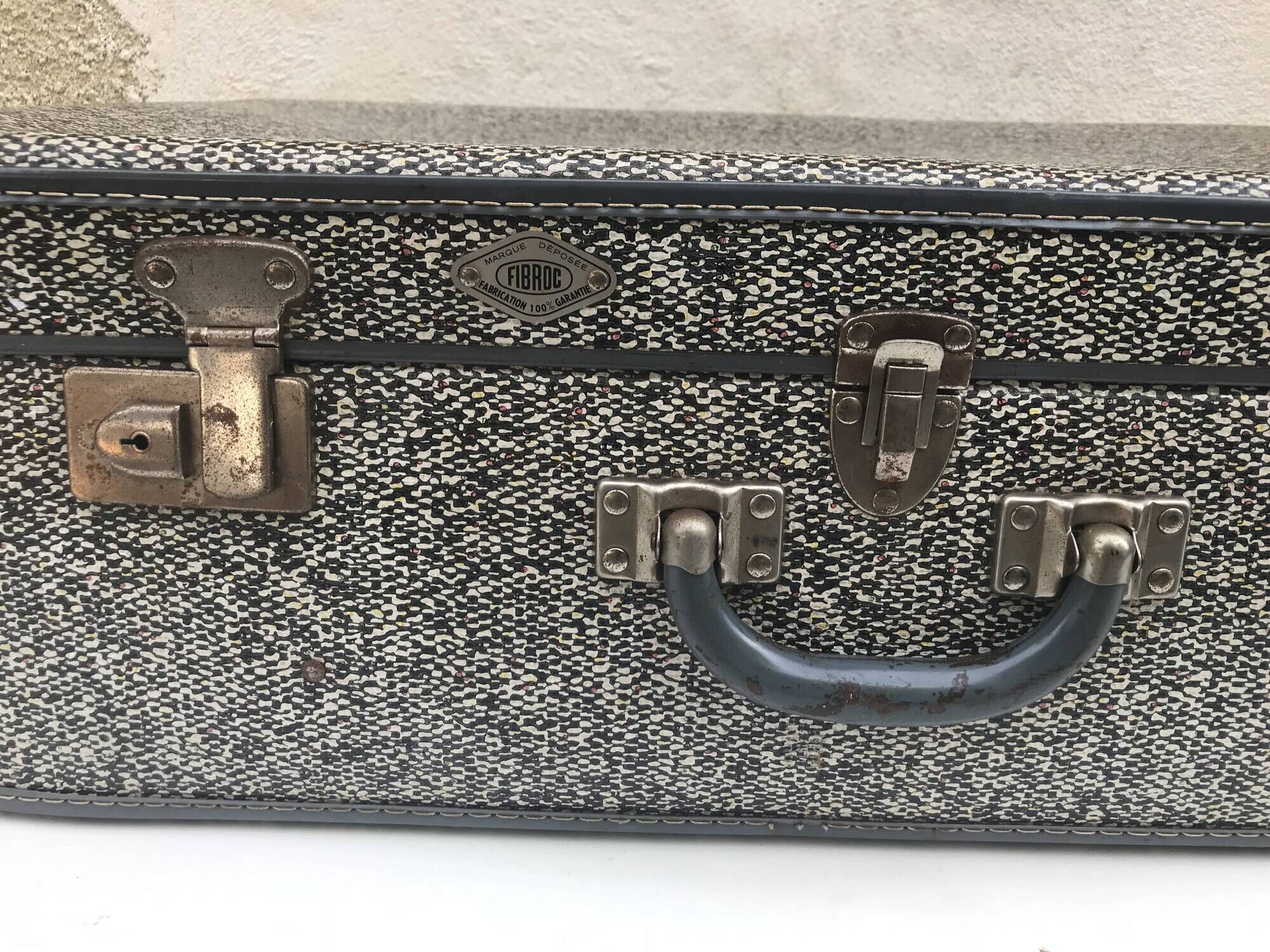 Old suitcase travel fibroc gray white trunk + vintage metal cove