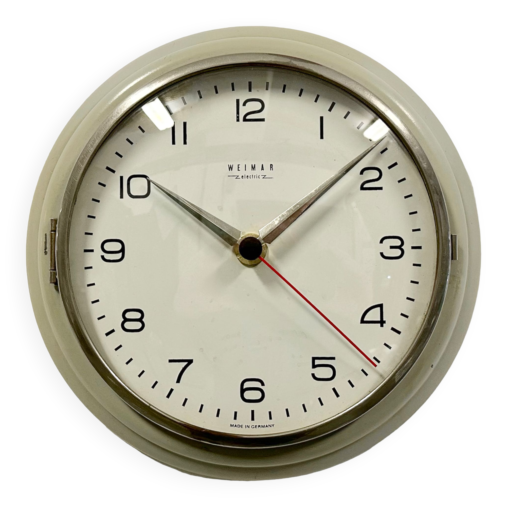 Horloge Murale Vintage 1970 – Design Montre Gousset – Étain – Allemagne – 24x31 Cm