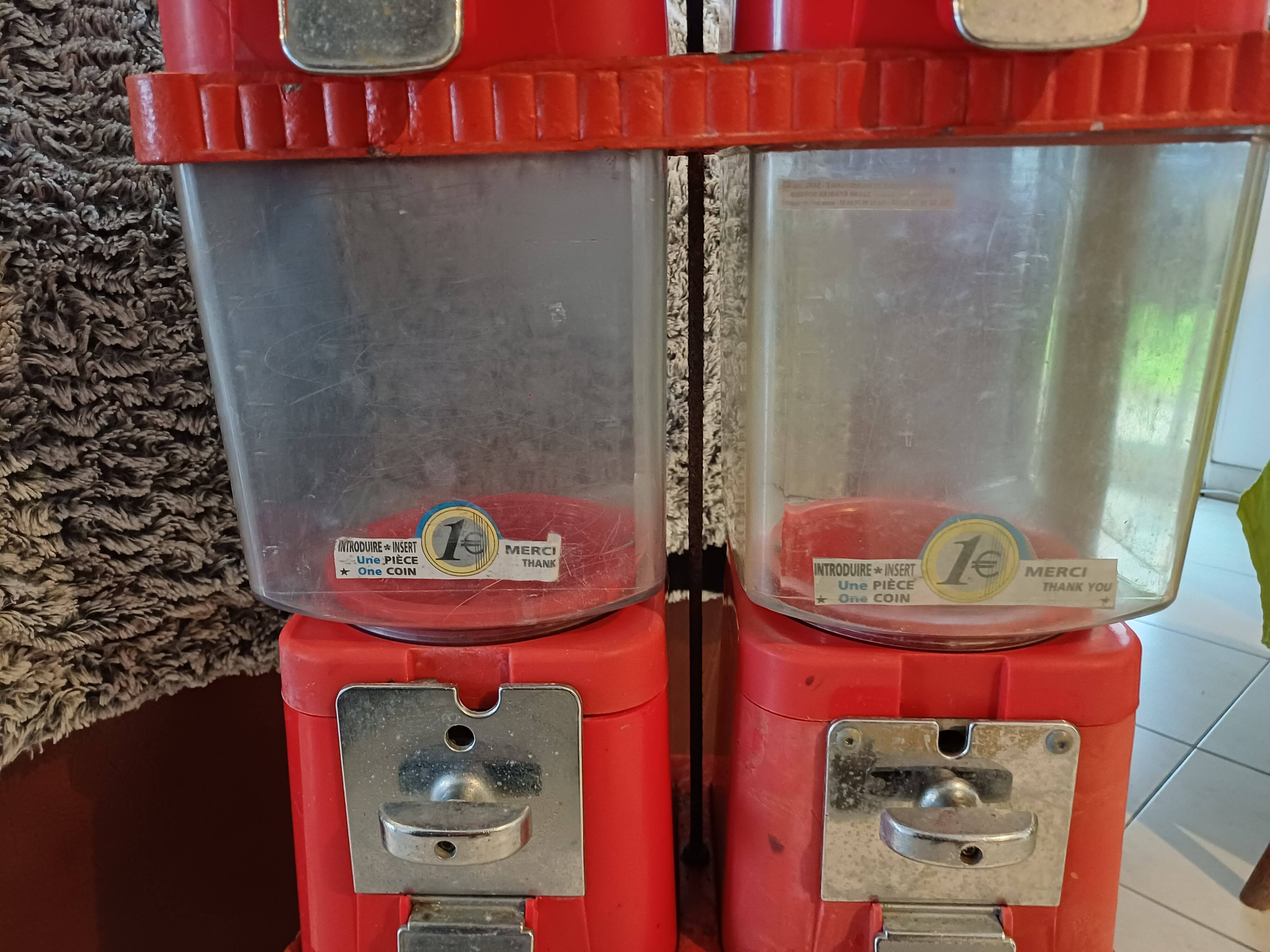 Brabo candy dispenser
