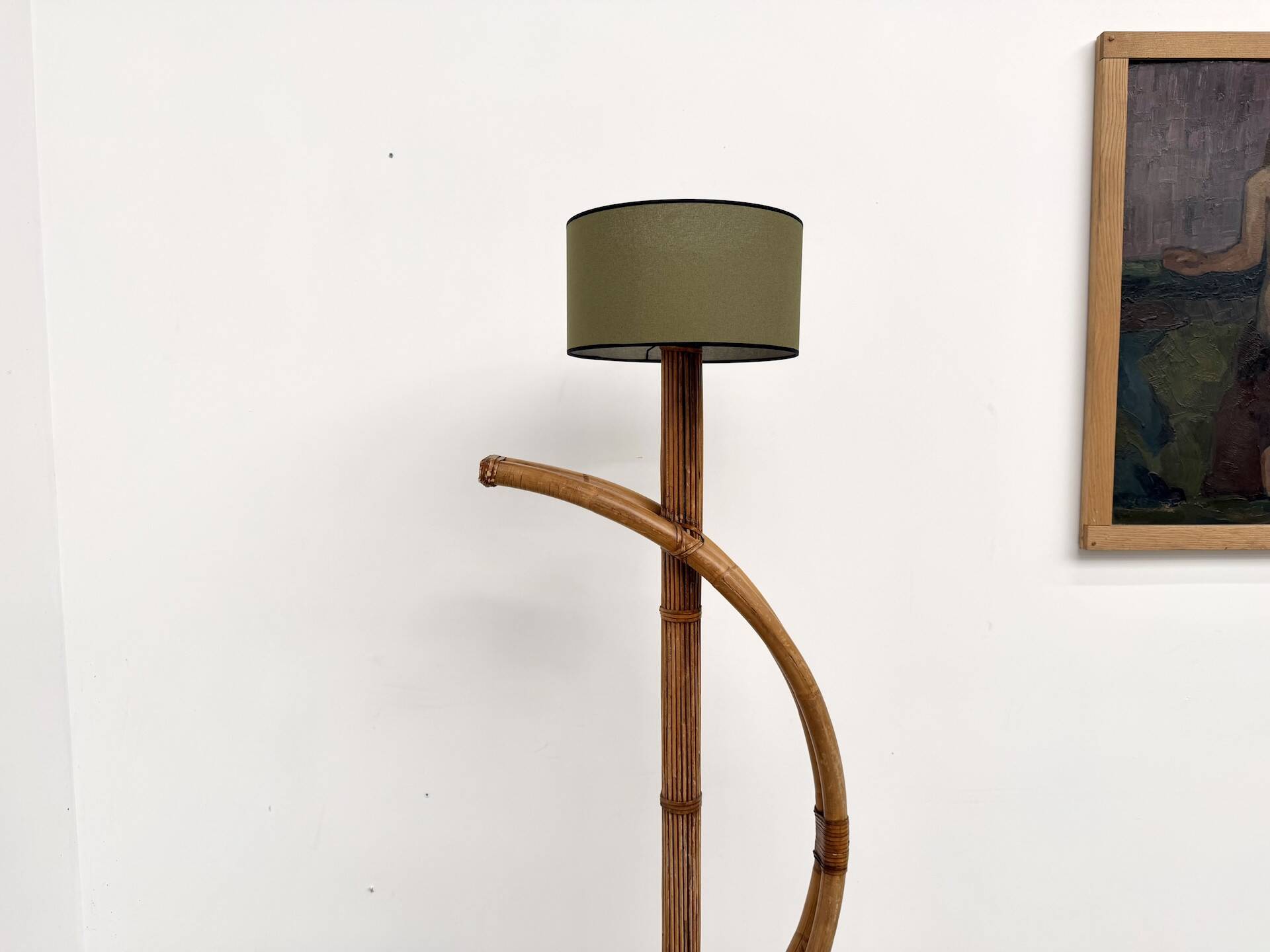 Lampadaire sculptural en rotin cintré