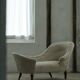 Chaise longue sculpturale danoise antique du XIXe siècle, réupholstérée en laine d'agneau