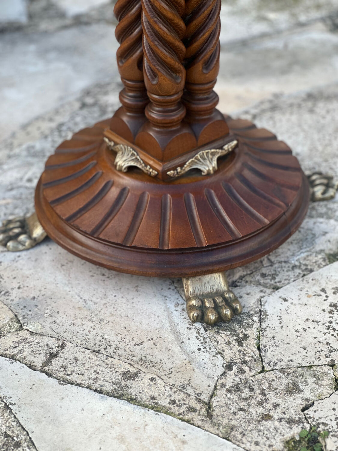 Solid carved wooden coat rack with gilded bronze in Baroque style.