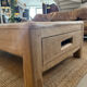 Table basse en chêne blond